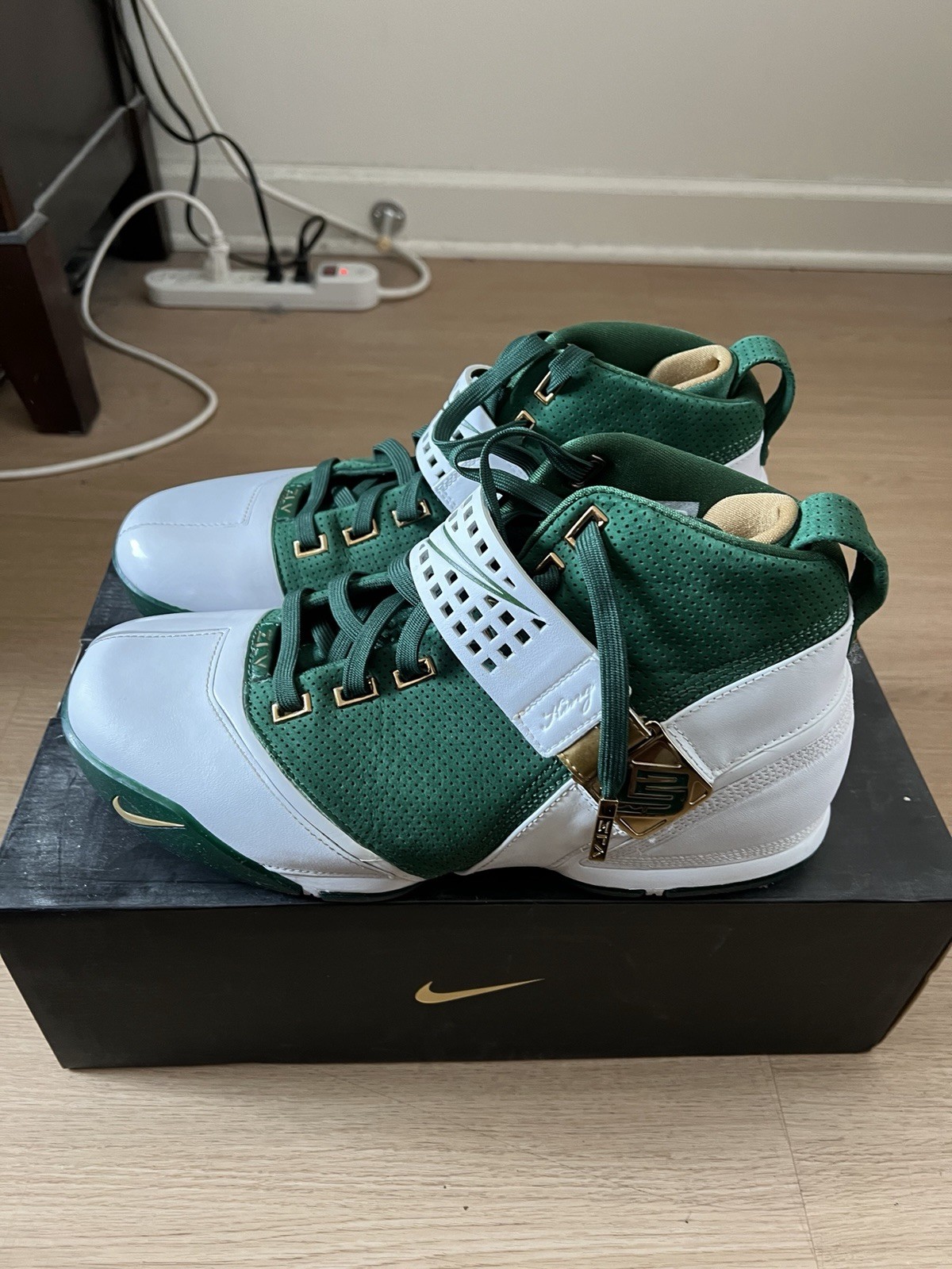 Nike Zoom LeBron 5 Gorge Green Metallic Gold Size 11