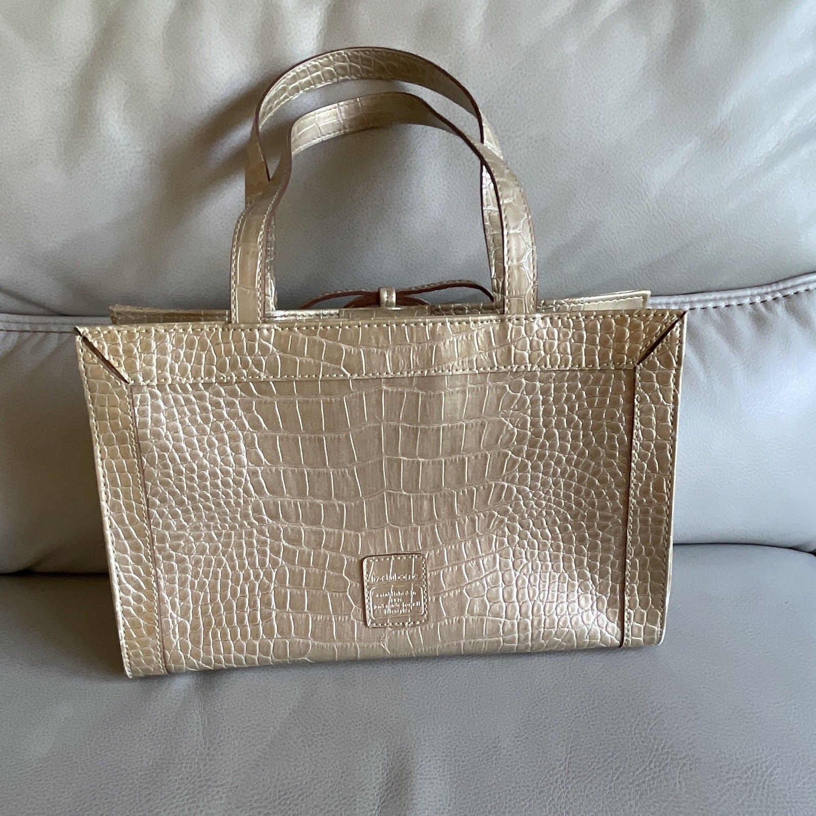 Liz Claiborne Beige Croc Embossed Tote Bow Detail Gold Hardware Zip Closure