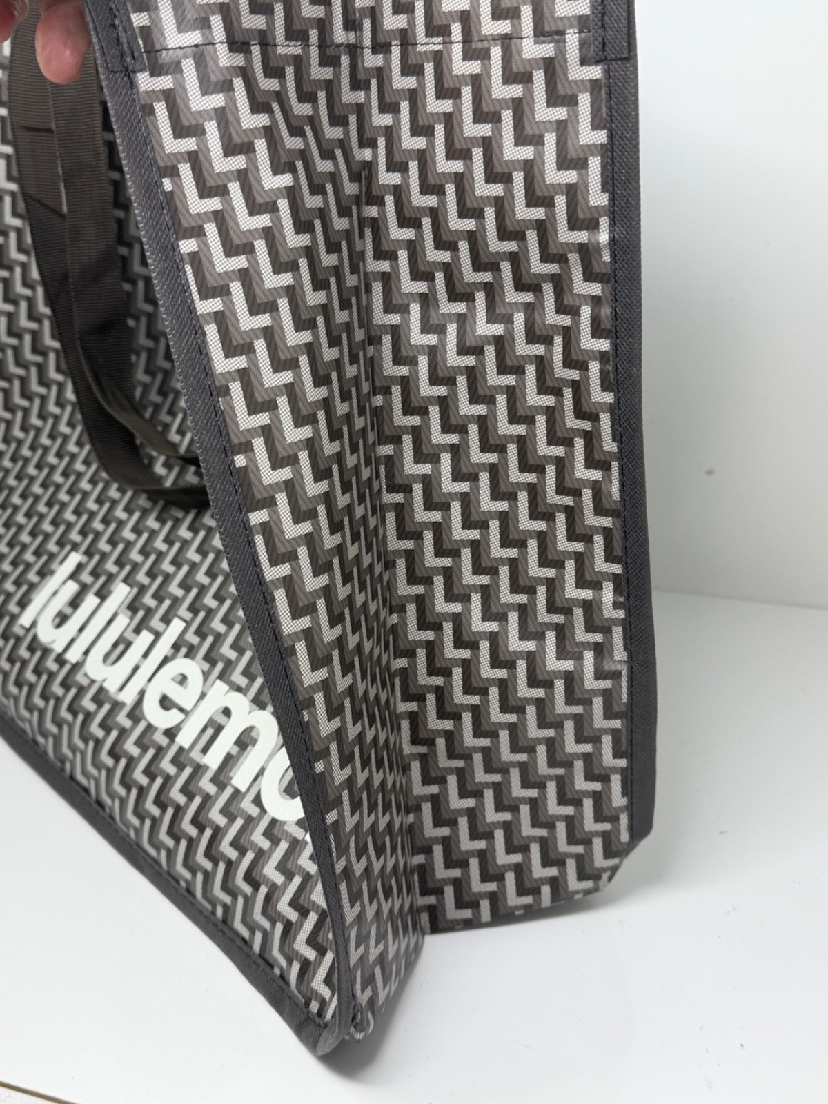 Lululemon Reusable Shopping Gift Bag Yoga Tote 21″x14″ Dark Brown Print
