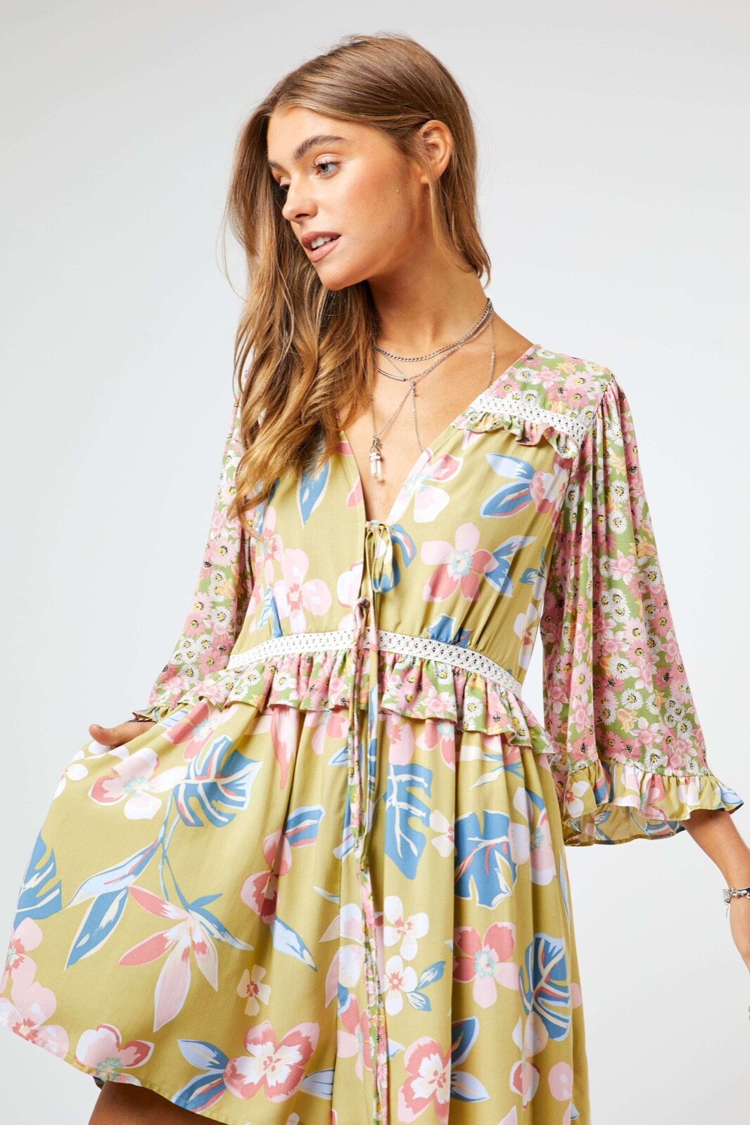 Davi & Dani Floral Print V-Neck 3/4 Sleeve Romper Dress Women’s