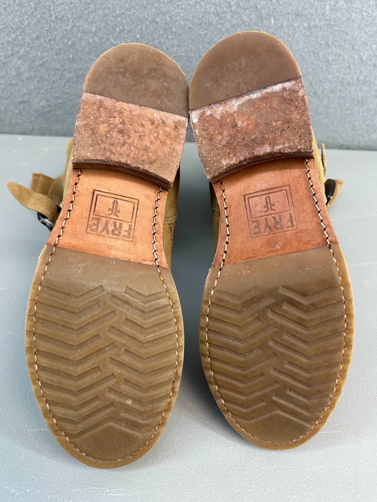 FRYE Veronica Short Suede Boots Women’s Size 7 Camel Tan Moto Engineer Buckle