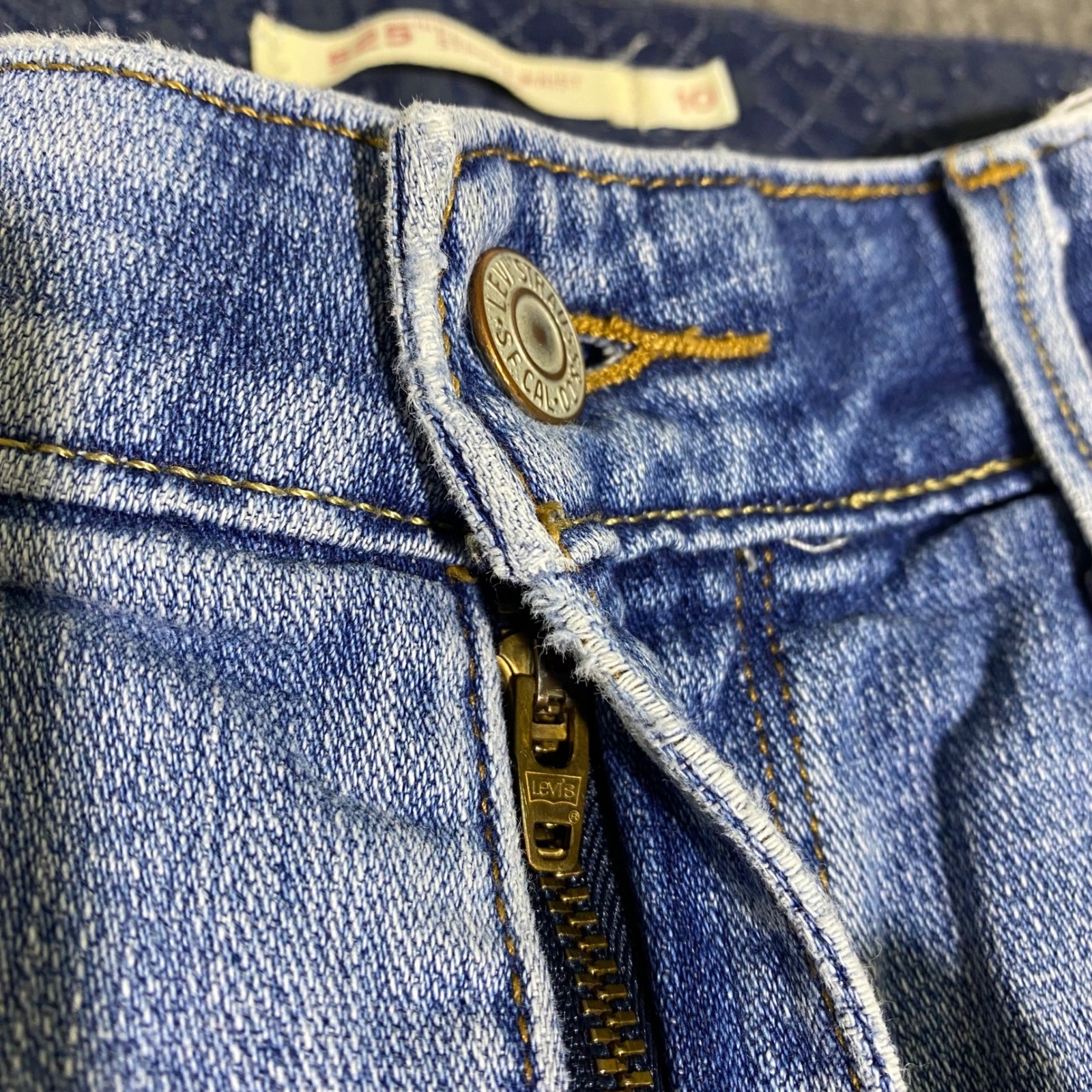 Levi’s 525 Perfect Waist Jeans Womens 10M Light Wash Blue Denim 30×31 Boho Prep