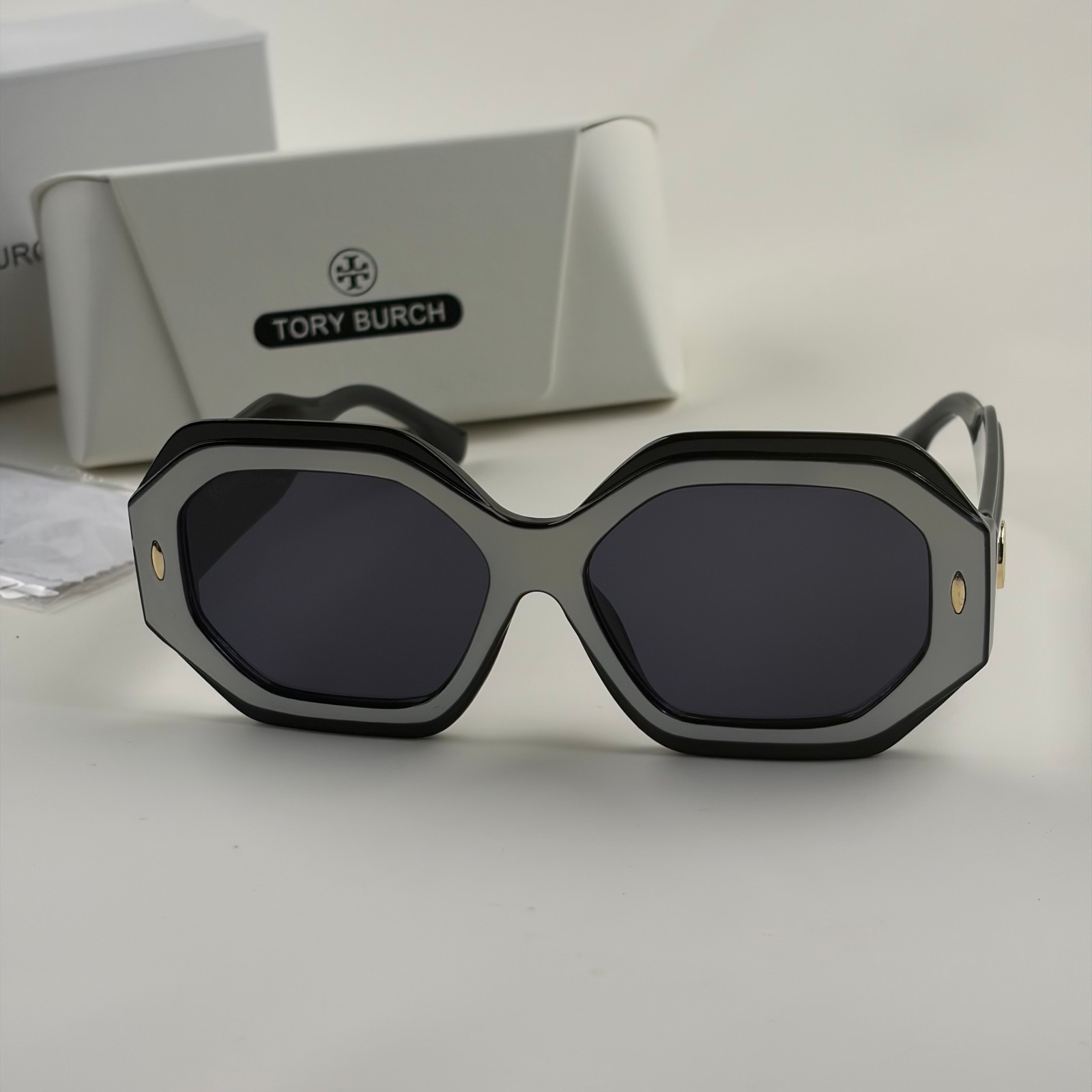 New In Box – Tory Burch Oversized Geometric Sunglasses Black Retro Square 52mm
