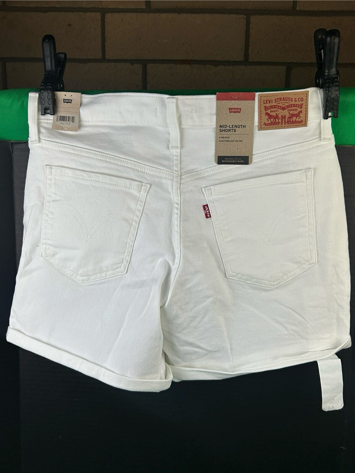 Levi’s Women’s Mid Length Shorts Size 32 Chalk White