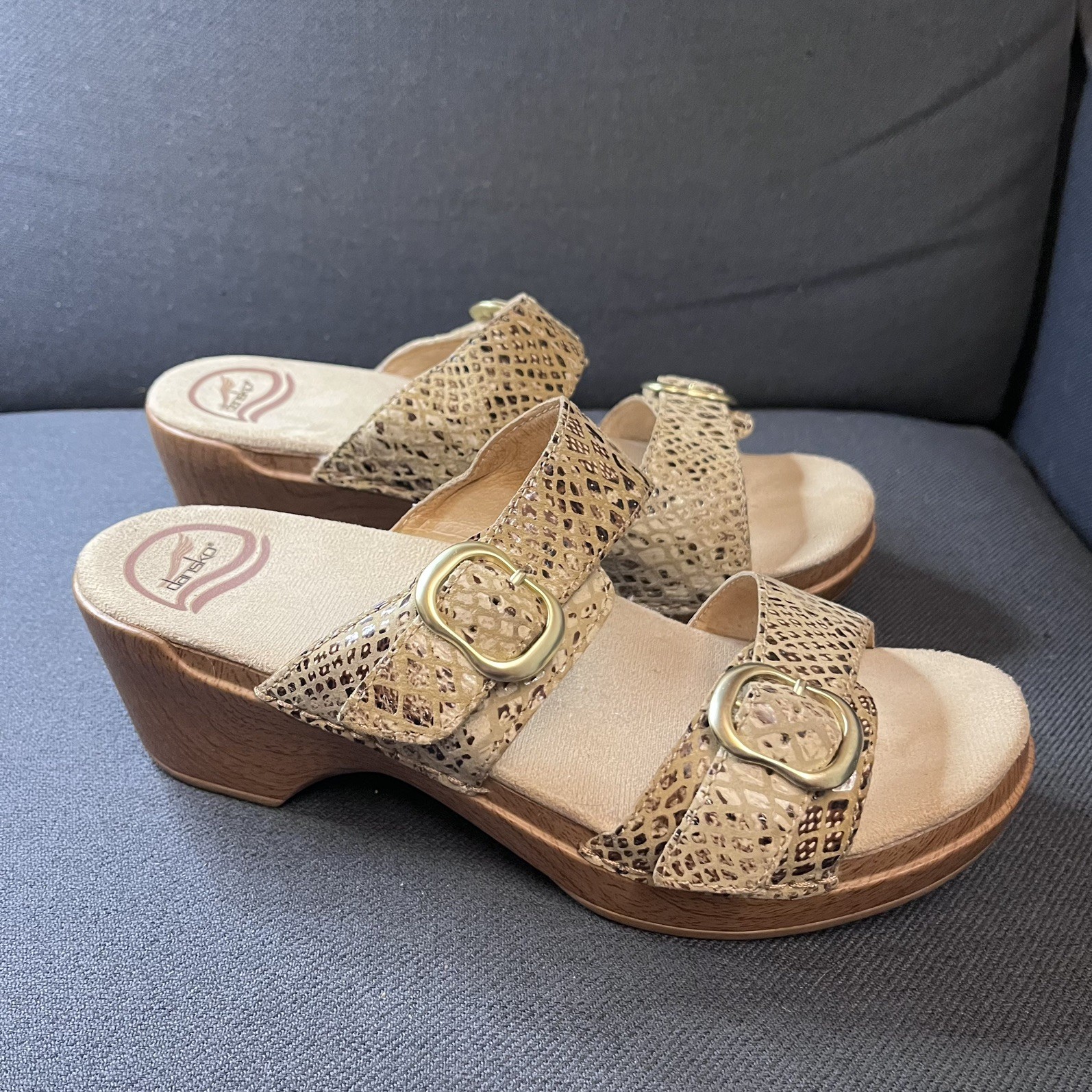 Dansko Womens Size (39) 8.5/9 US Sophie Beige Snakeskin Pattern Comfort Sandals