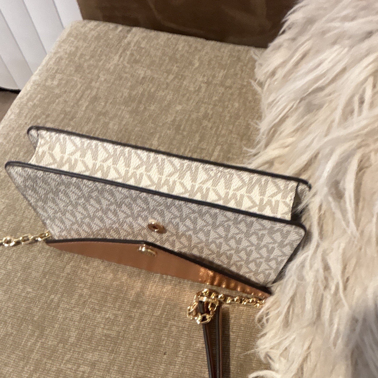 Michael Kors Women’s Logo Crossbody Clutch Wallet Beige/Pink Detachable Strap