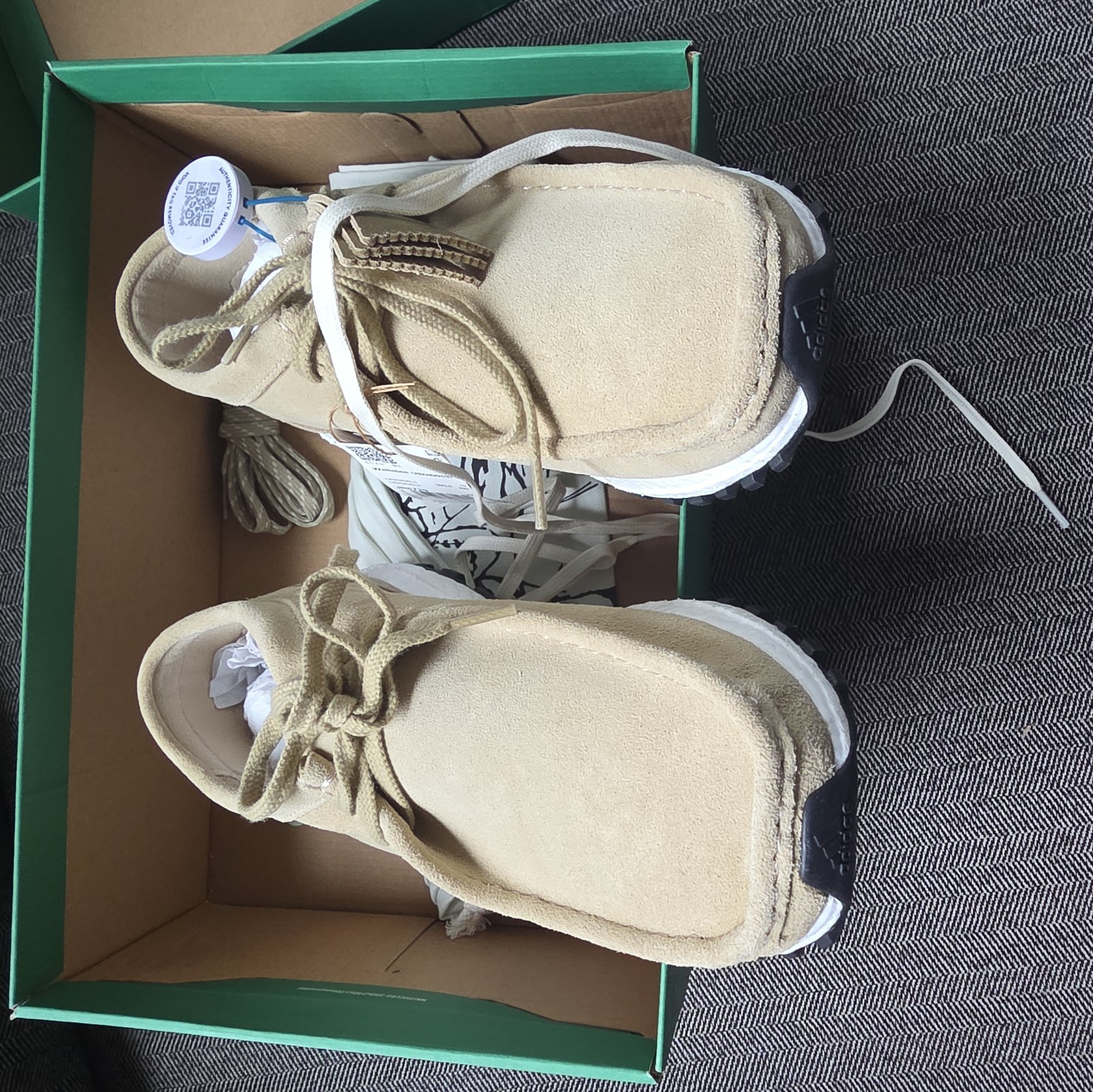 Kith Ronnie Fieg Adidas Ultraboost Clark’s Wallabees 10.5 Maple