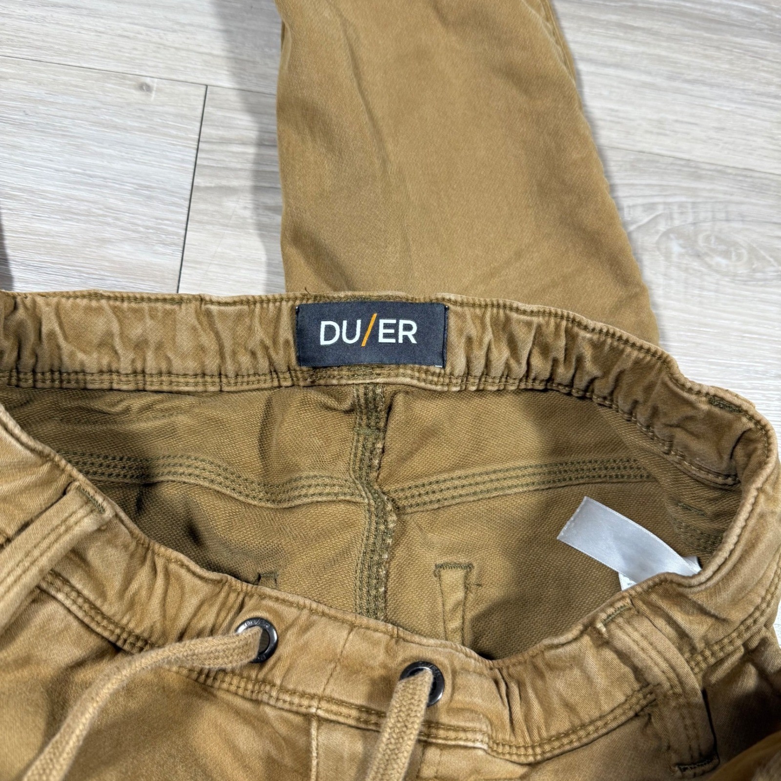 DU/ER No Sweat Jogger Pants Cargo Pockets Thick Stretch Tan Size 28×29