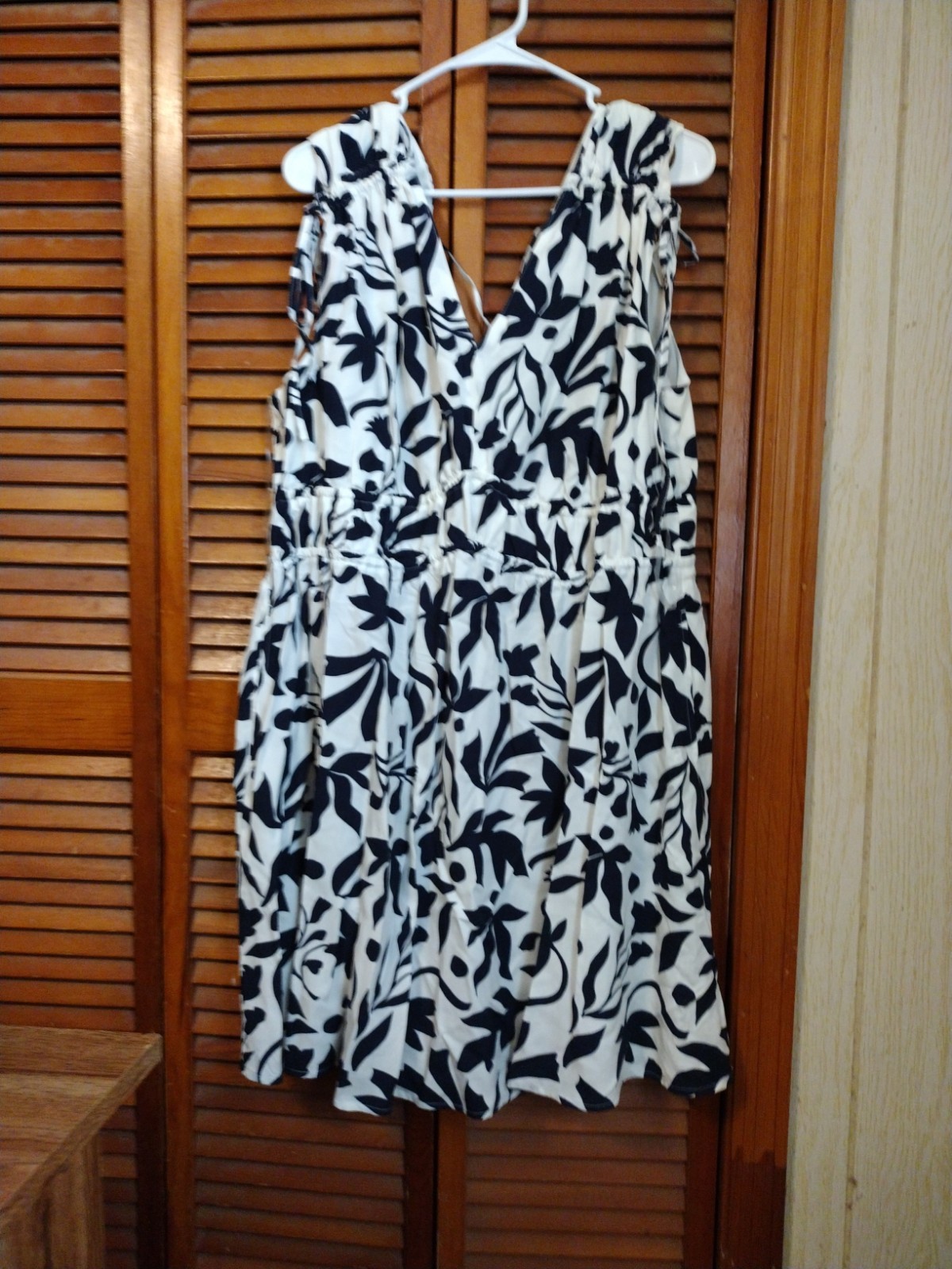 Time & Tru Women’s White/Dark Blue Sleeveless Knee Length Dress Size XXXL/22