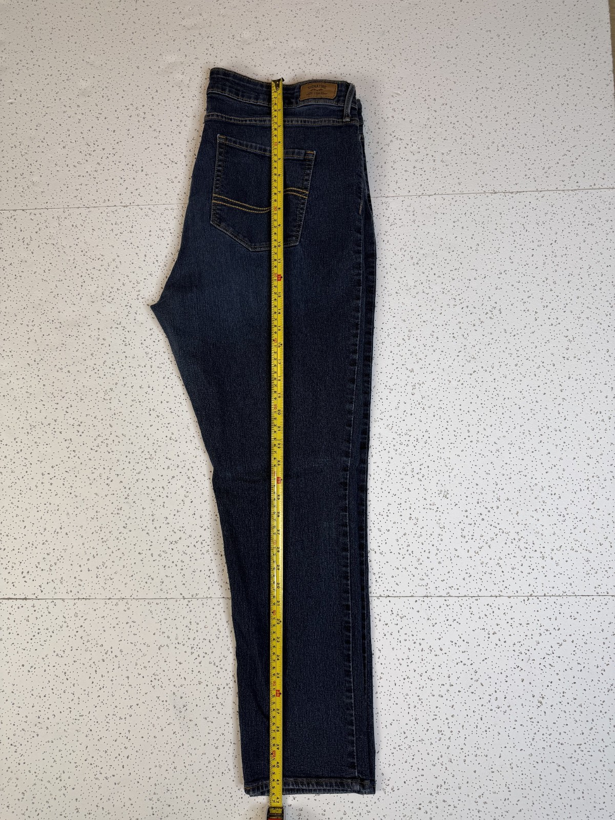 Signature by Levi Strauss Modern Straight Jeans Women’s 20M Medium Wash Stretch