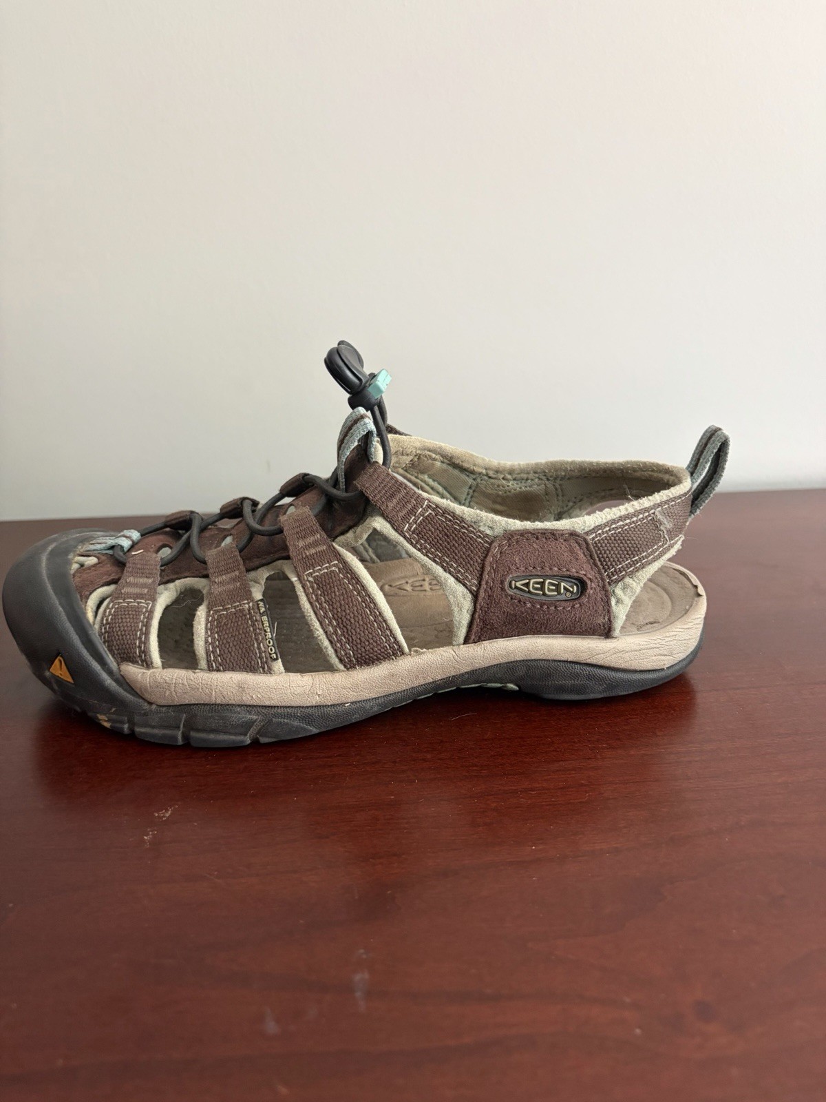 KEEN Women’s 8.5 Brown/Black Leather Closed-Toe Sport Sandals Lace Up Rubber