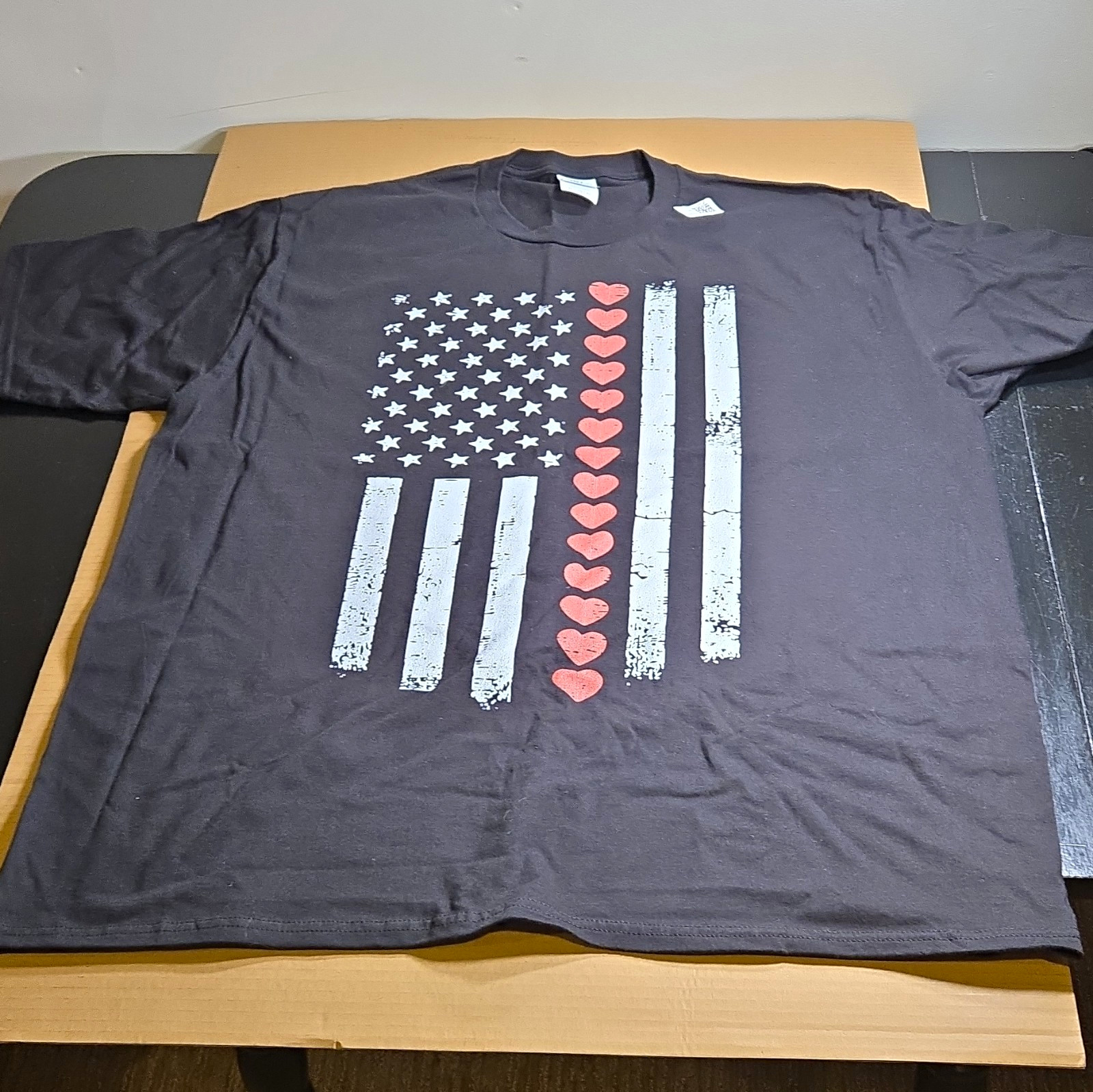 Port & Company Men’s XL Black USA Flag Heart Graphic Crew Neck Short Sleeve Tee