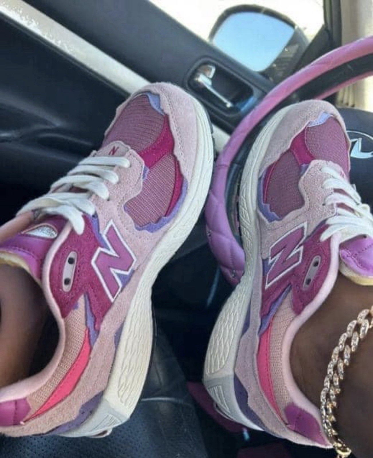 New Balance 2002R Unisex Kids Sneaker US 9 Pink/White/Gray Mesh Lace-Up
