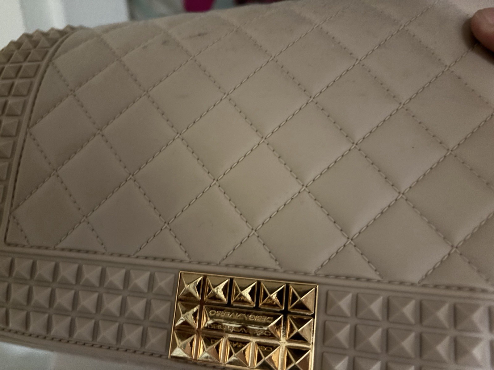 design inverso Beige Quilted Crossbody Bag Gold-Tone Hardware Women’s
