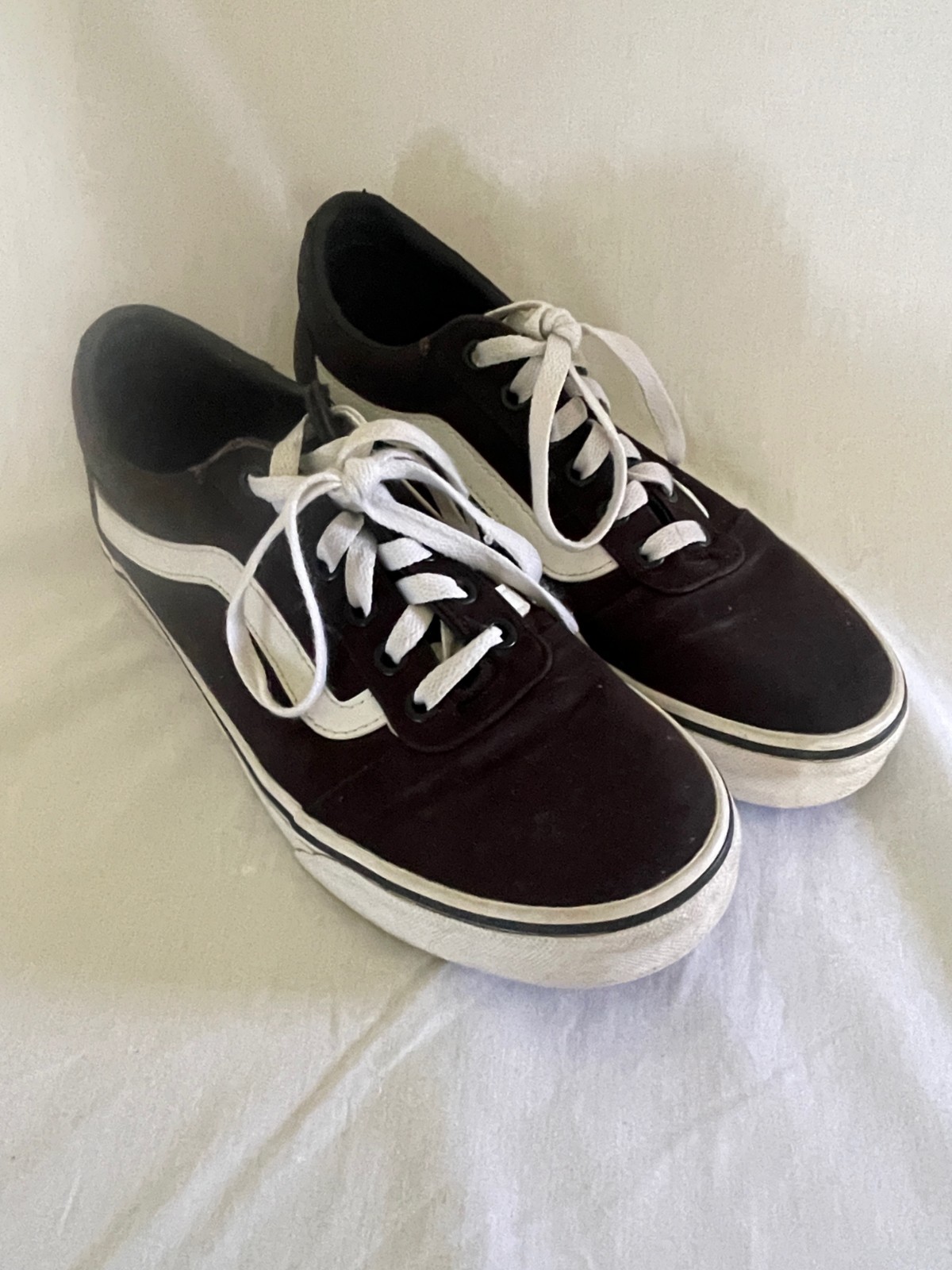 Vans Old Skool W 8 M 6.5 Low Top Sneakers Black/White Black Stitching / Insoles