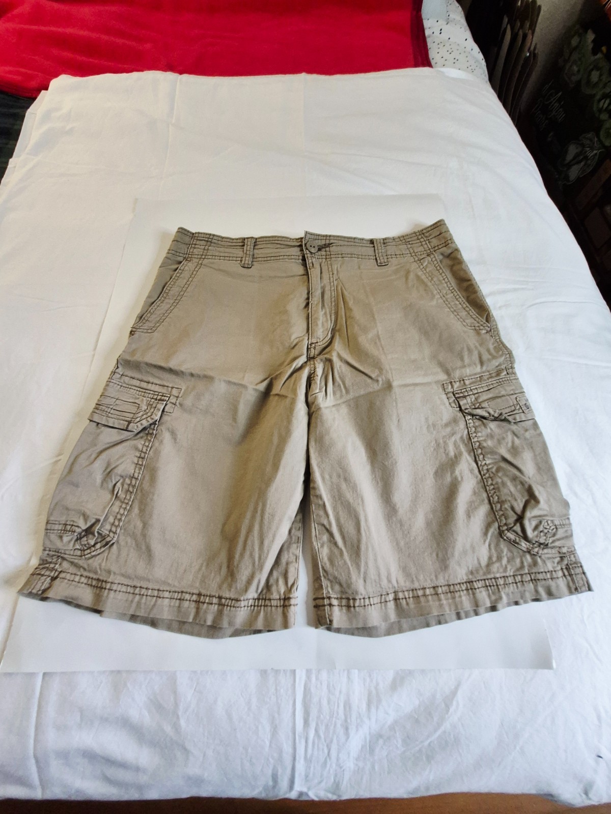 UNIONBAY Men’s Cargo Shorts Tan Color 98% Cotton Size 38, NWT