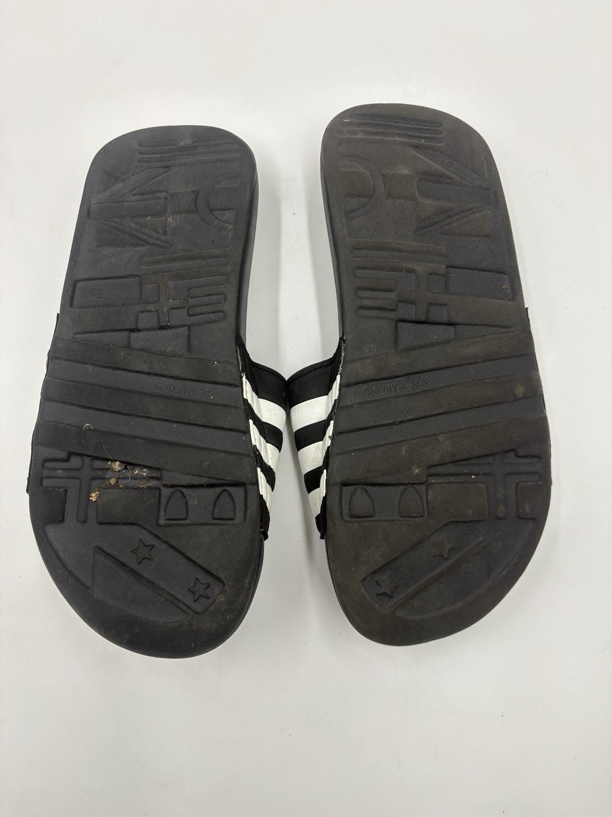 Adidas Sandals Youth Sz 5 Adissage Comfort Adjustable Beach Slides Black White