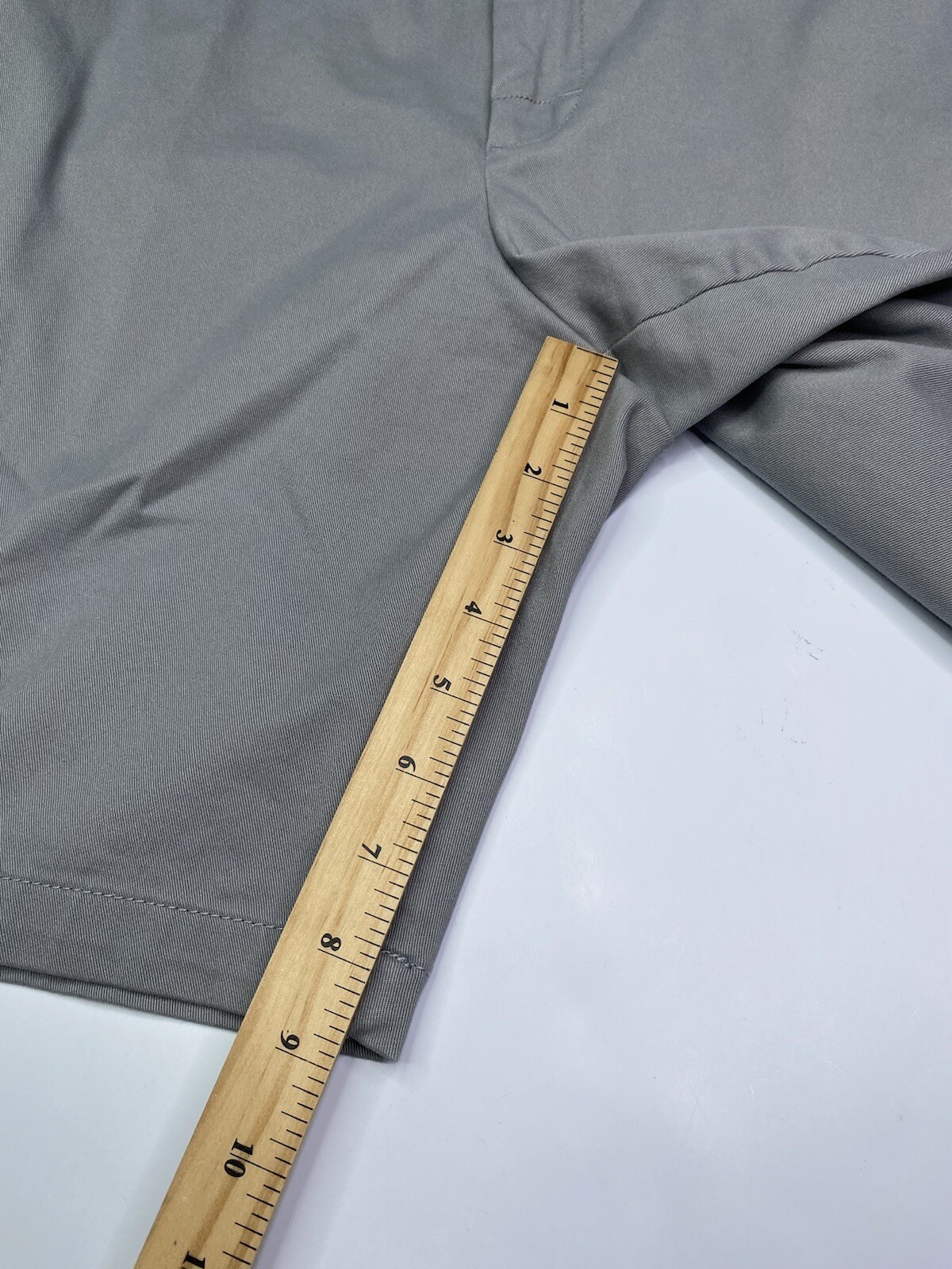 Izod Men’s Size 40 Gray Flat Front Chino Shorts Golf Athleisure Cotton