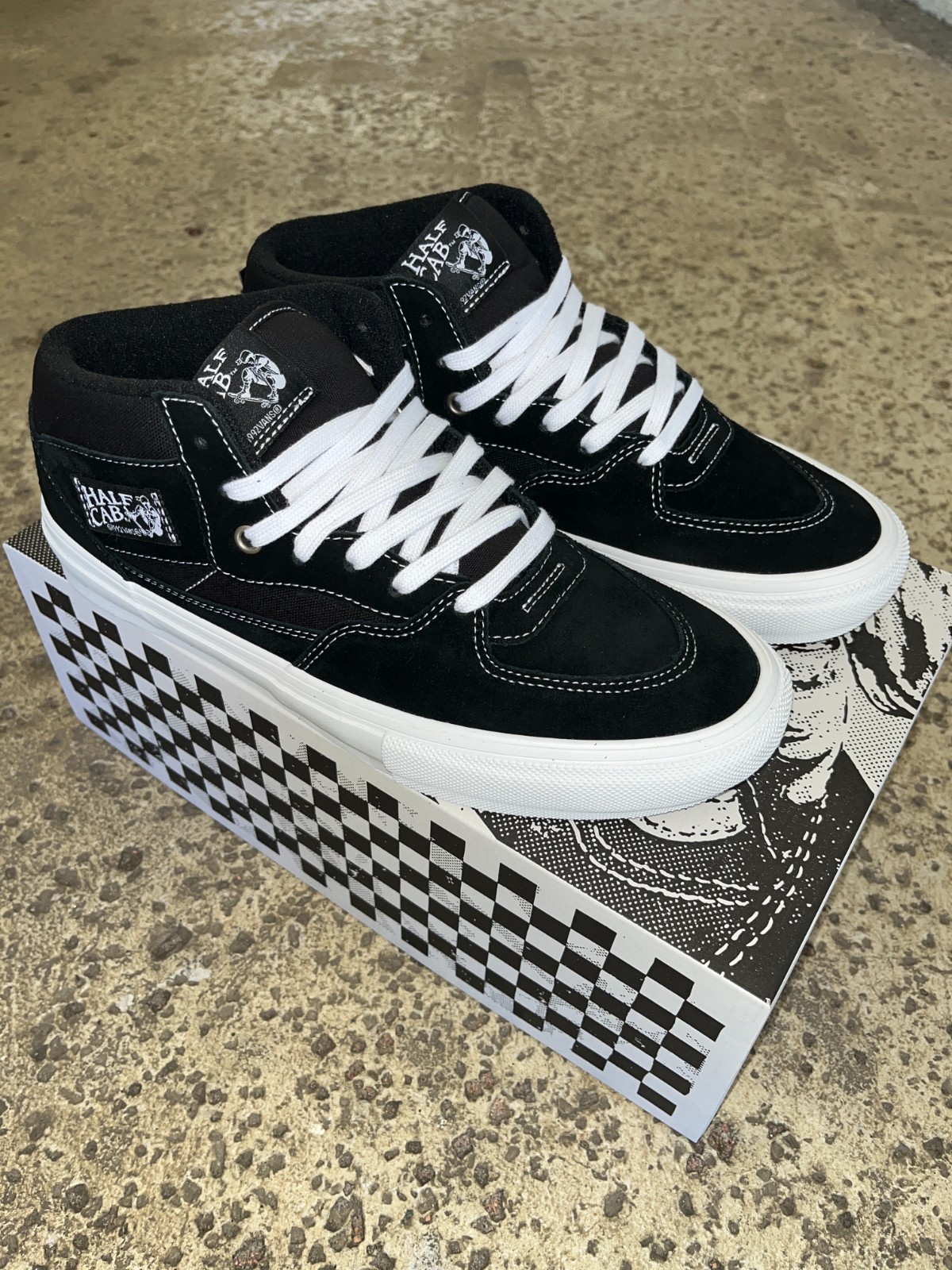 Size 11.5 – Vans Mens Skate Half Cab Shoes | Black/White | Authentic New