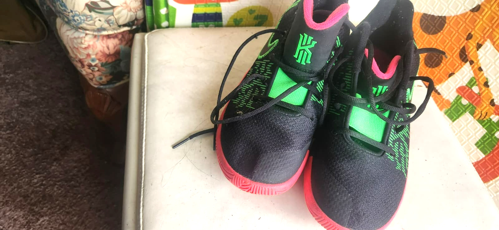 Nike Kyrie Flytrap 2* in the “Black / Hyper Pink