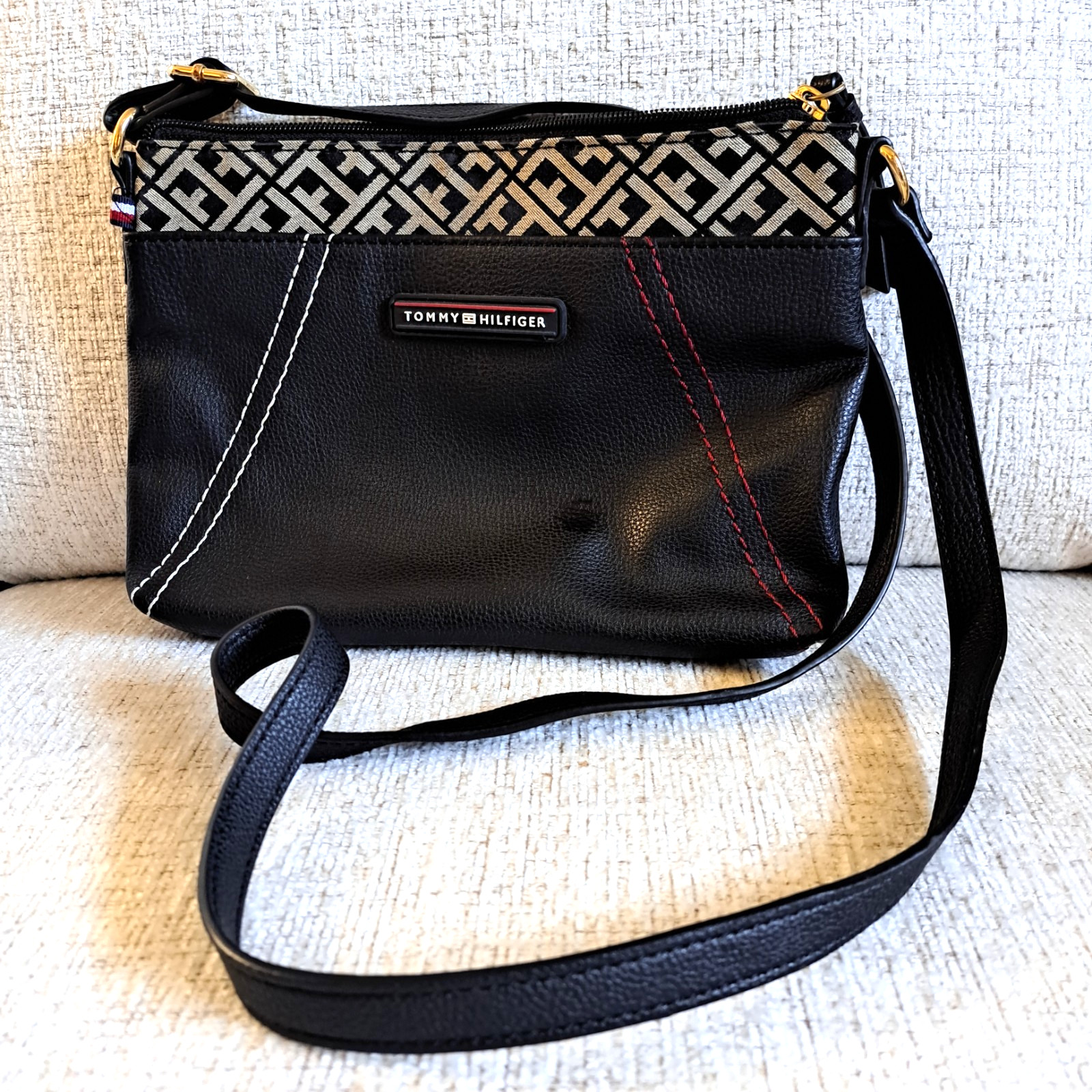 Tommy Hilfiger Womens Crossbody purse TH Logo Black Small 7.25x 10.25″
