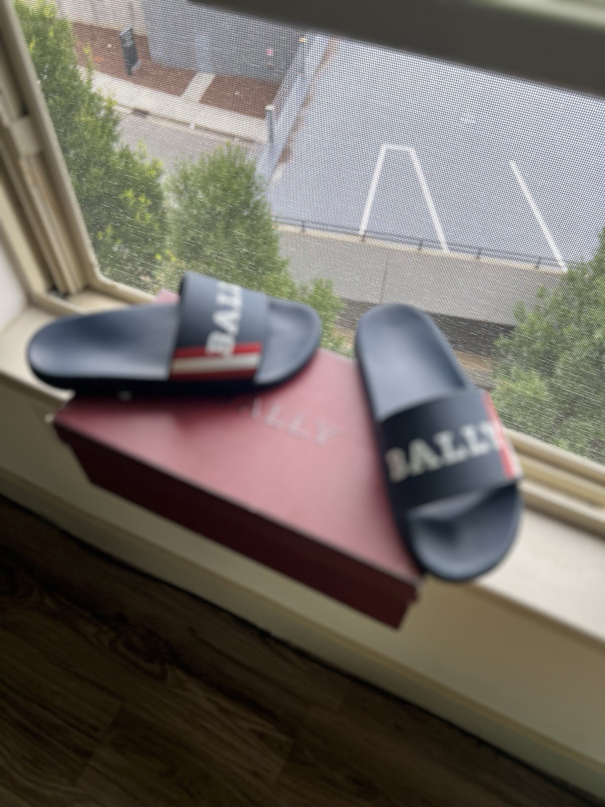 NIB BALLY SIMON BLUE INK RUBBER RED WHITE WEB LOGO SANDALS POOL SLIDES 9 D ITALY