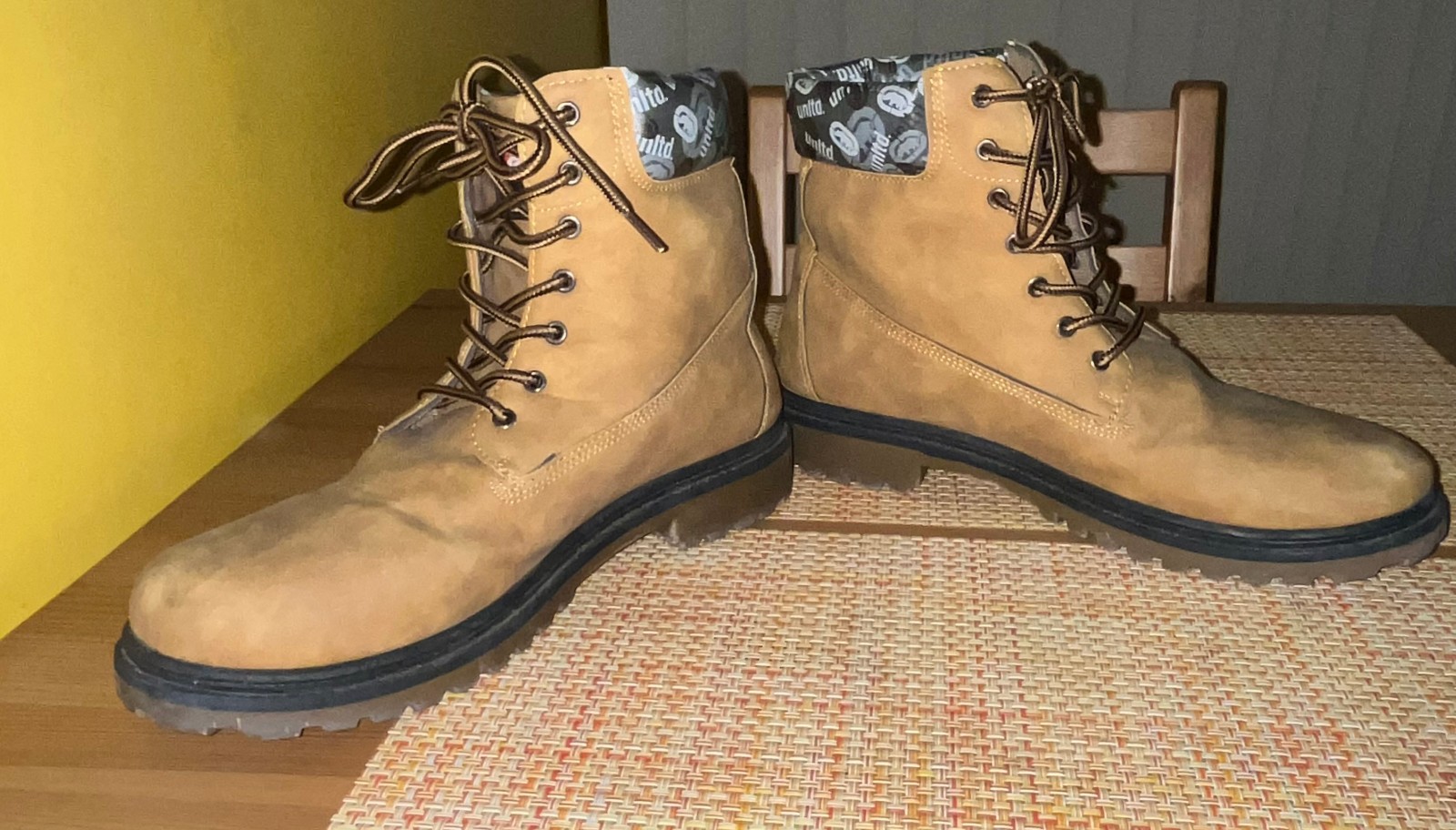 Ecko UNLTD Sz 8.5 Men’s Beige Classic Boots Trent -07M