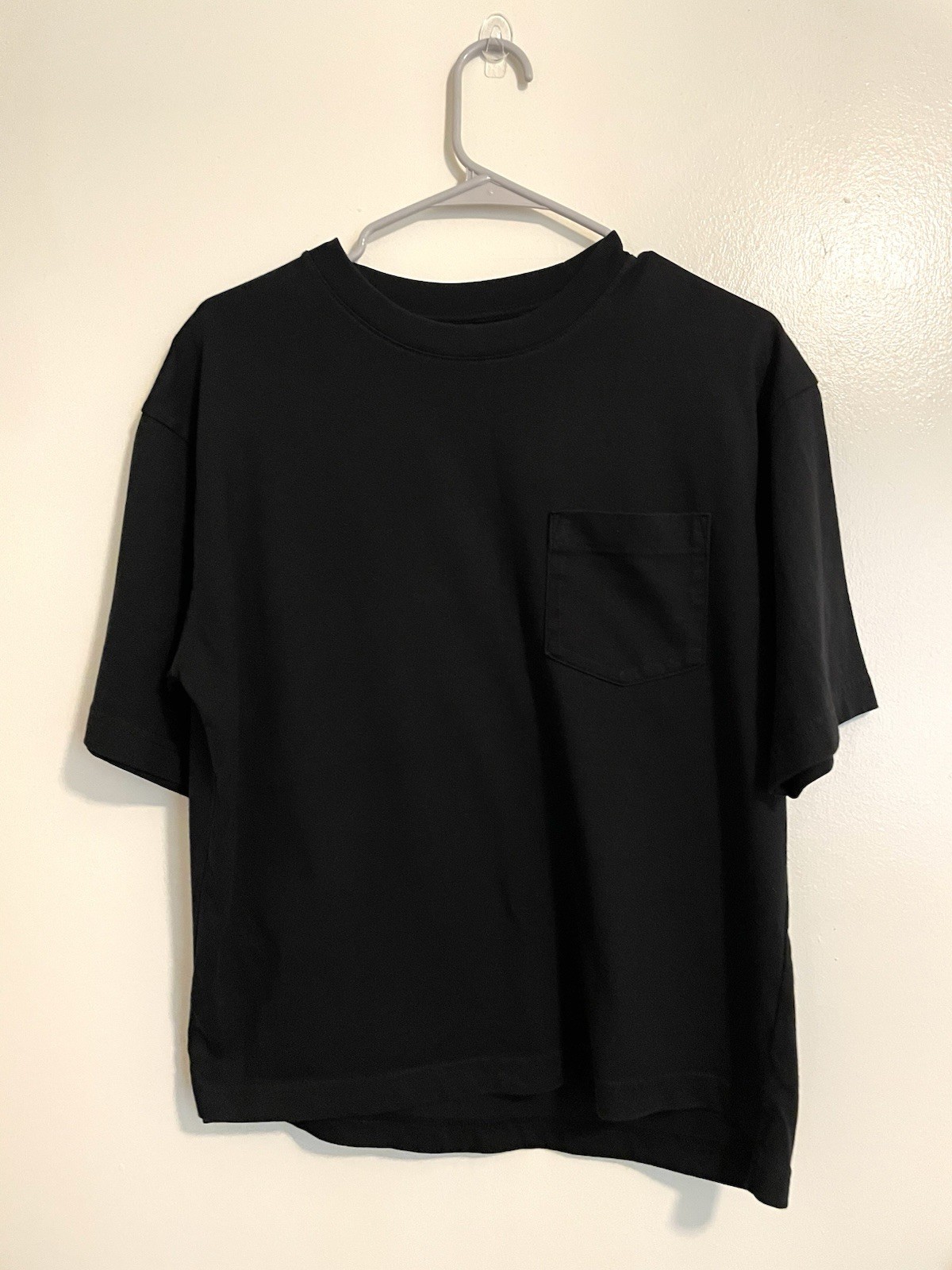 GU Men’s Oversized Pocket T-shirt Size XS Black 100% Cotton
