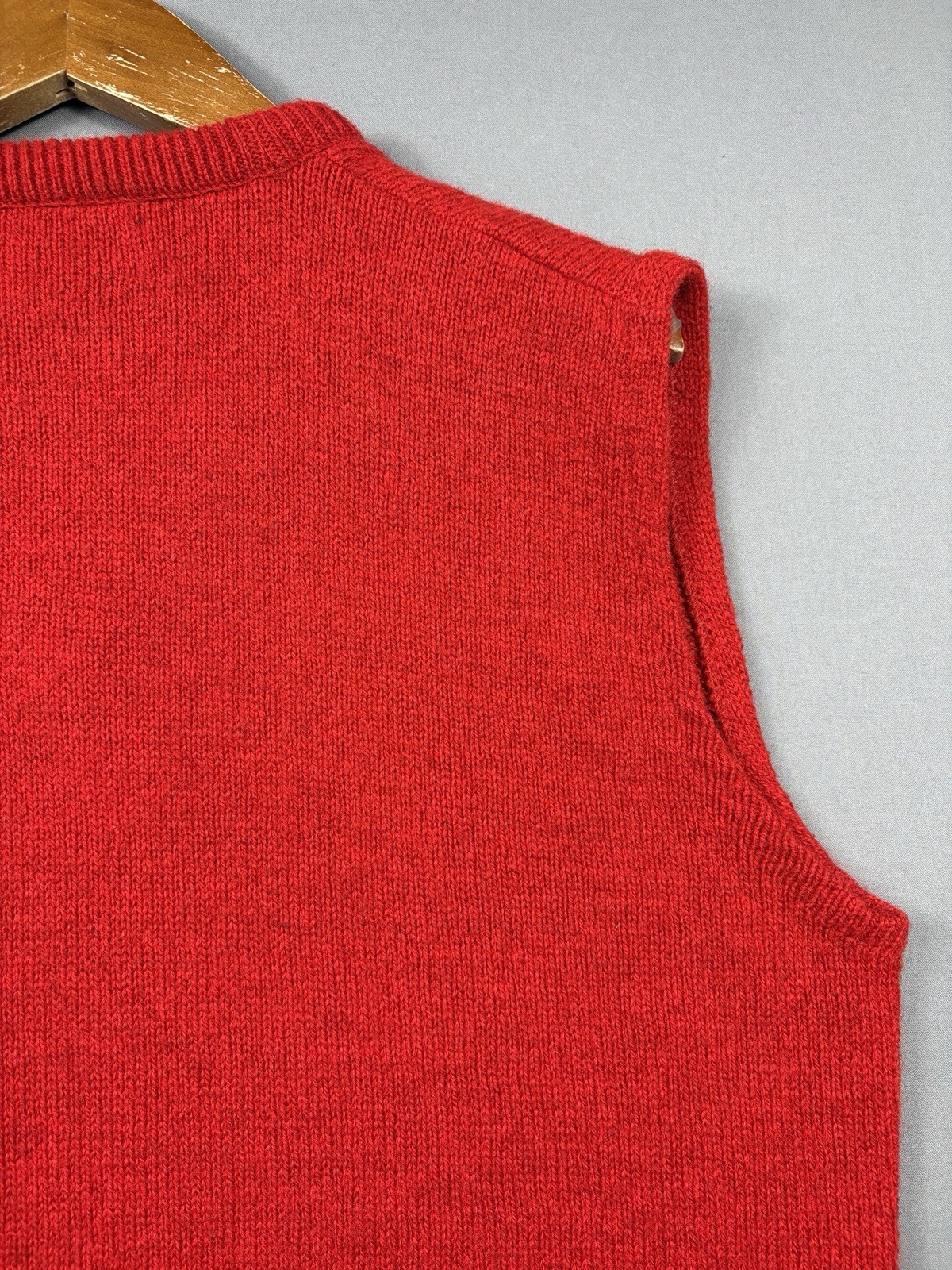 Vintage 80s 90s Jantzen Sweater Vest Mens Sz L Red V Neck Acrylic USA Made Golf