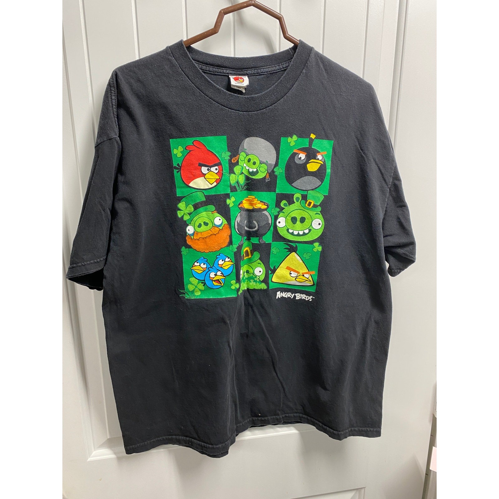 Angry Birds Fifth Sun St Patricks Day Black Graphic T Shirt XL Pre Owned