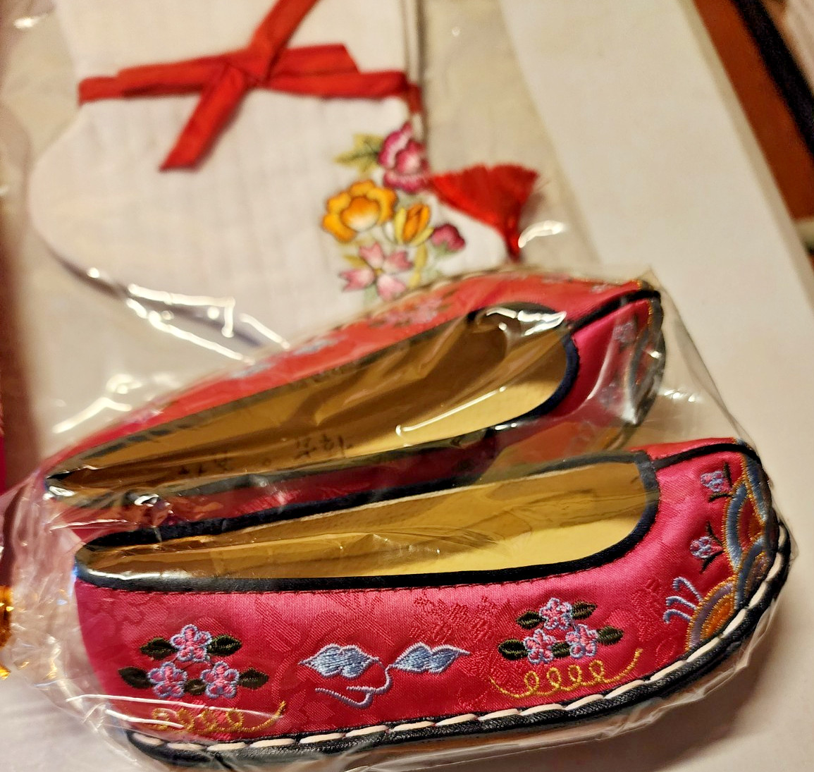 Traditional Korean Hanbok Child’s 3-4 years W/ Shoes 7 piece