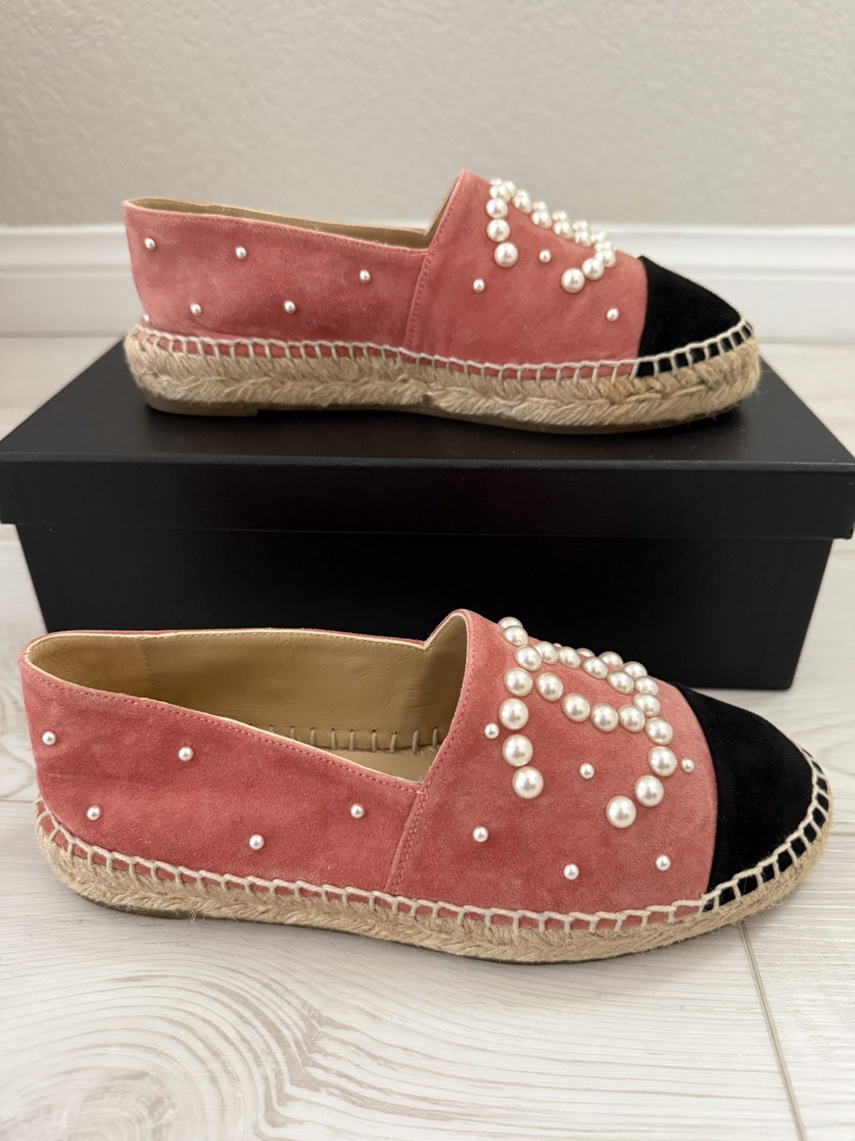 Chanel 2017 Interlocking Pearl CC Logo Espadrilles Size 35 EU Pink Black