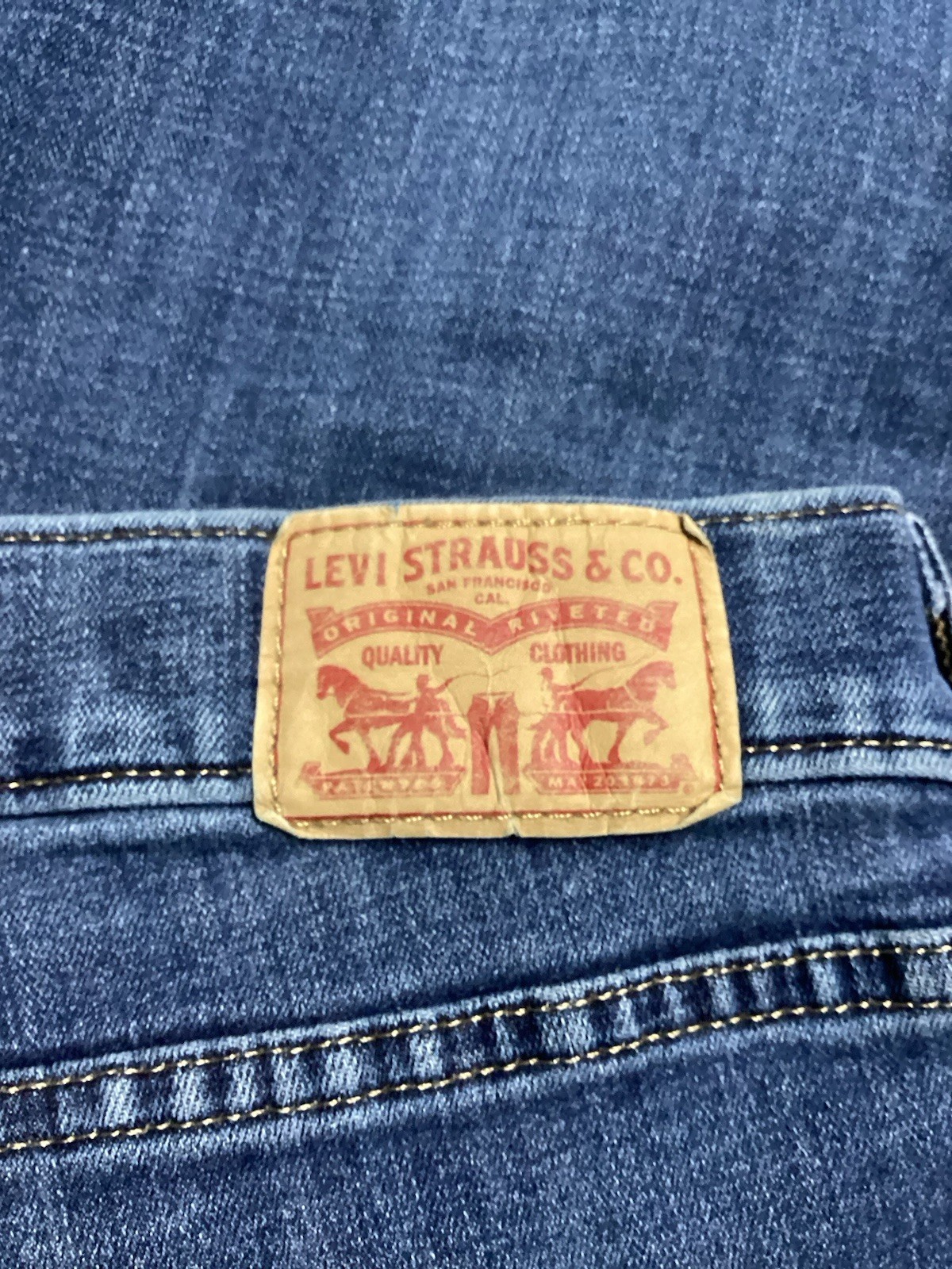 Levis Jeans Womens 26W M Blue Denim Classic Straight Leg Dark Wash