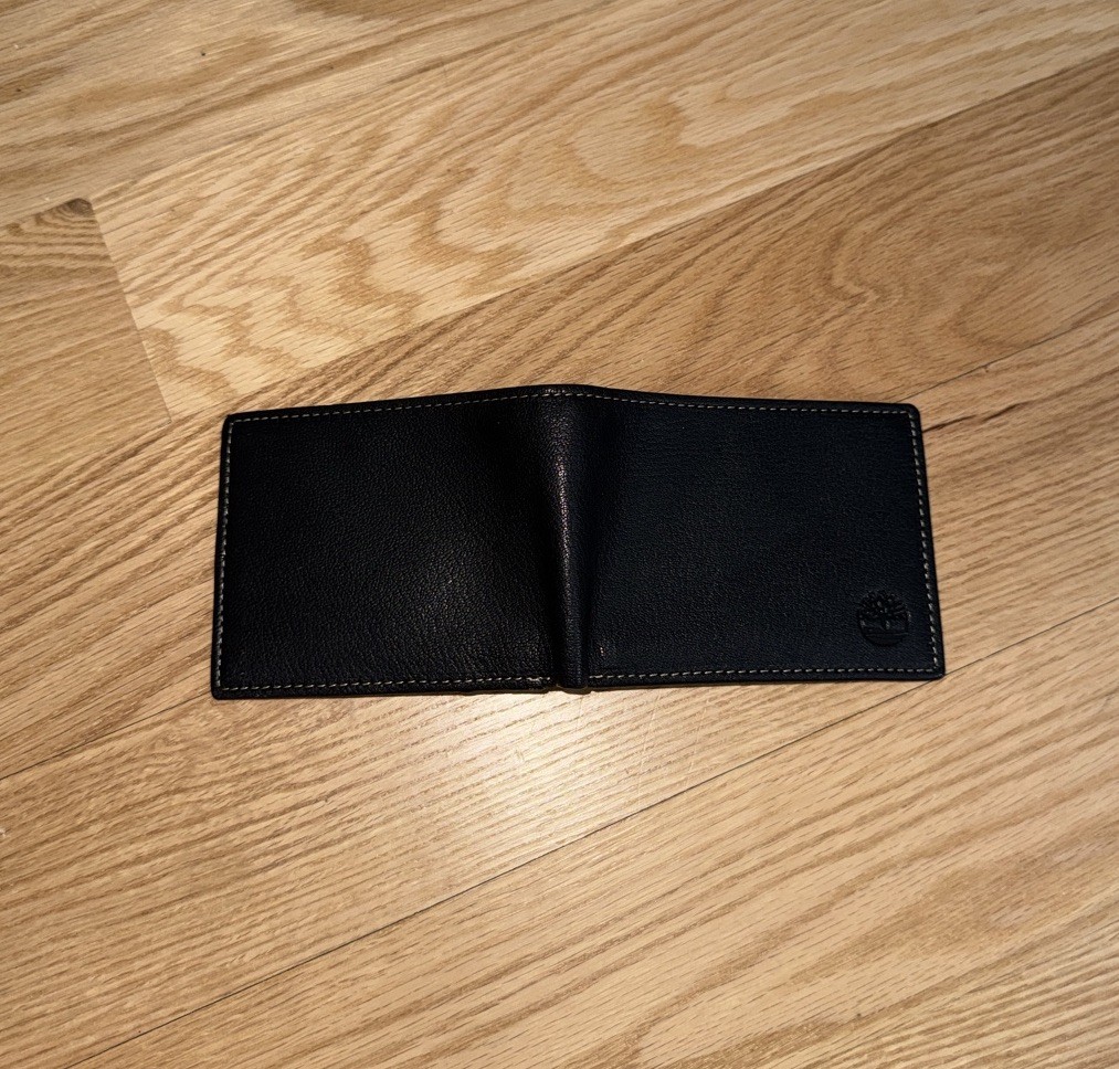 Timberland Black Bifold Men’s Wallet with Logo Accent, Credit Card Slots
