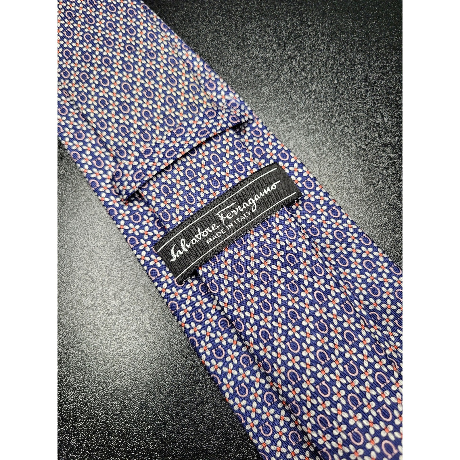 Salvatore Ferragamo Men’s Necktie Blue Floral Horseshoe Silk 3.25×58 Excellent