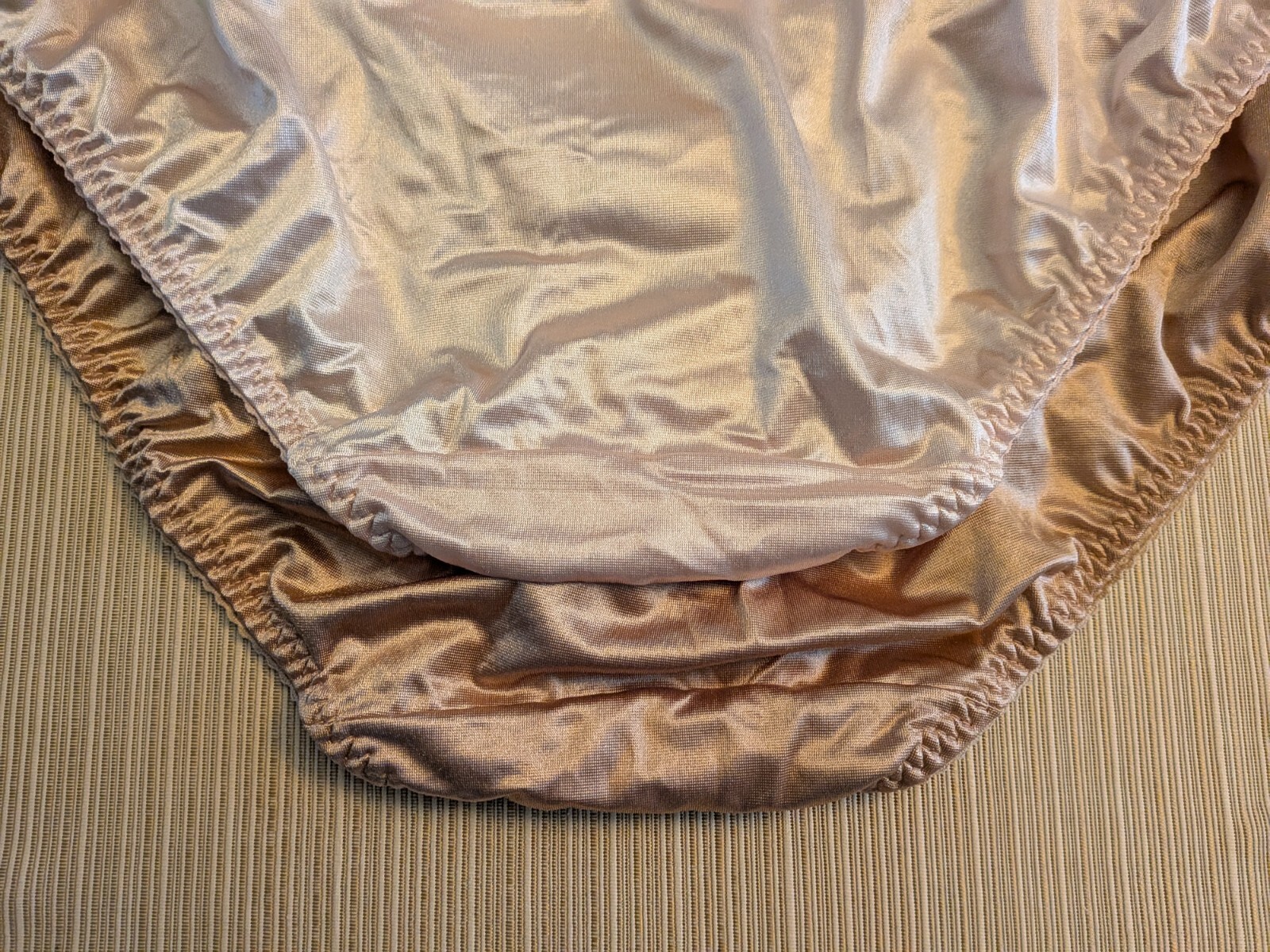2 NWT Vanity Fair Radiant 48301 Light Control Briefs Soft Pink & Beige 4XL / 11
