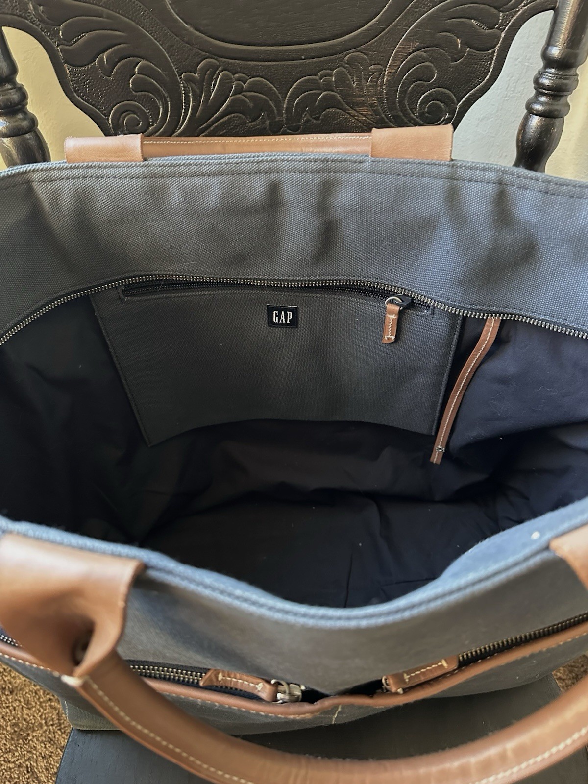Gap large navy blue canvas utility travel tote bag faux leather handles & piping
