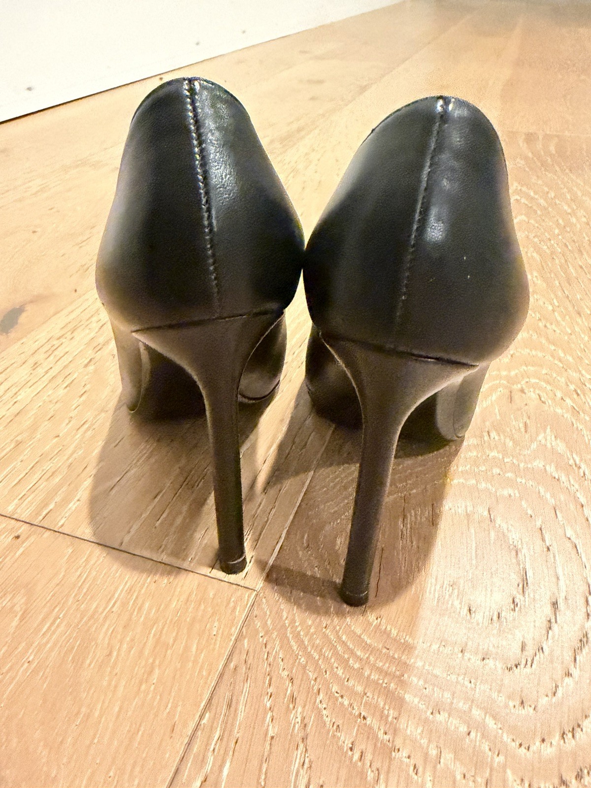 Saint Laurent Paris Black Leather Pointed Toe Pumps | 37 eu