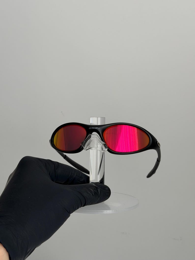 Oakley Minute 1.0 Sunglasses Black Frame Red Lens Y2K Gorpcore Retro