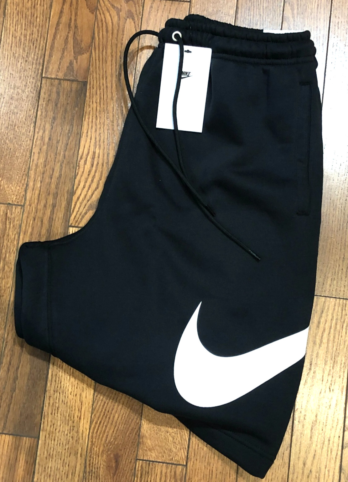 *NEW* Men’s NIKE Essential Club Swoosh Graphic Sweat Short Black (FN3906 010) 👍