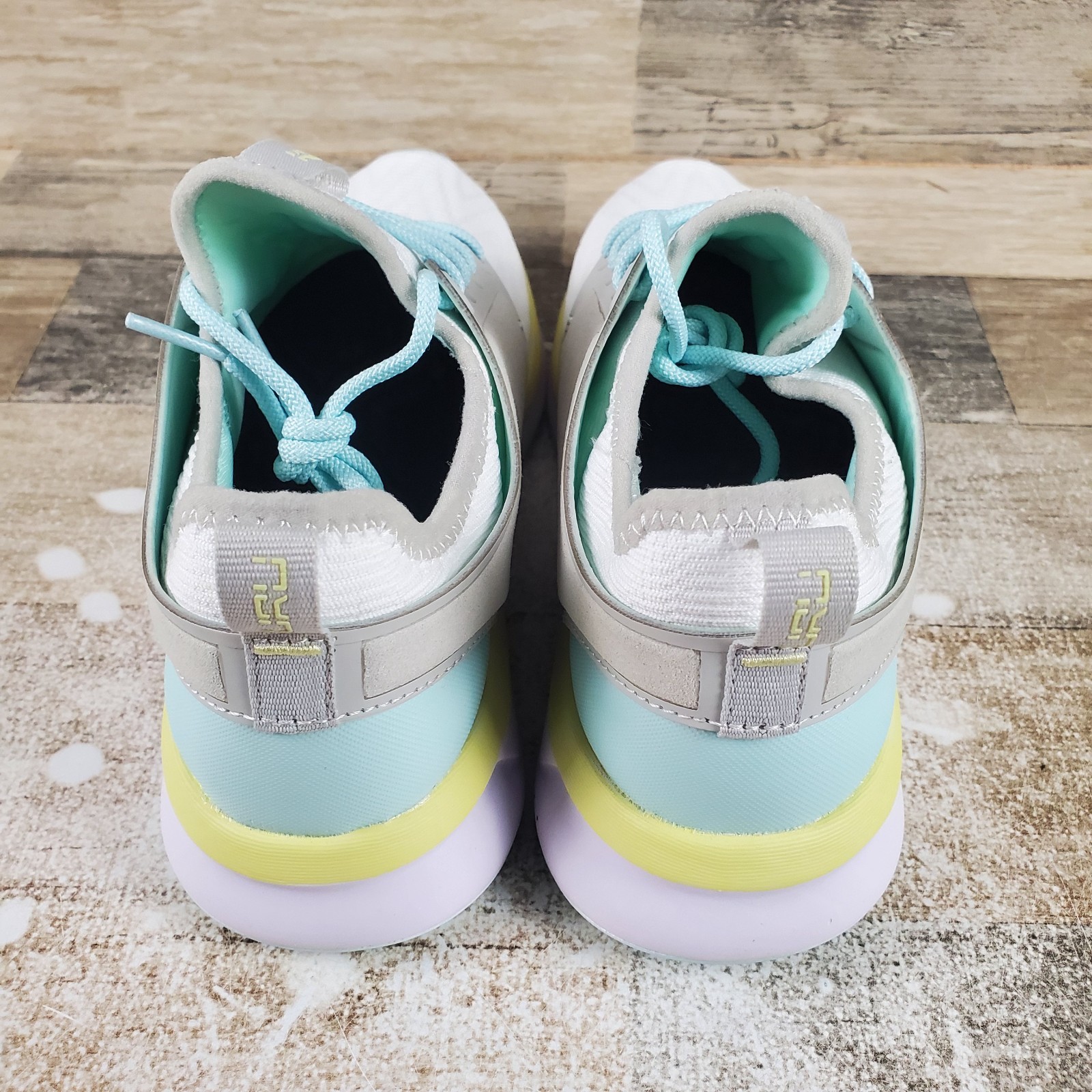 Kuru Atom Womens Shoes Sz 7.5 M Athletic Bright White Ice Blue Lace-Up Sneakers