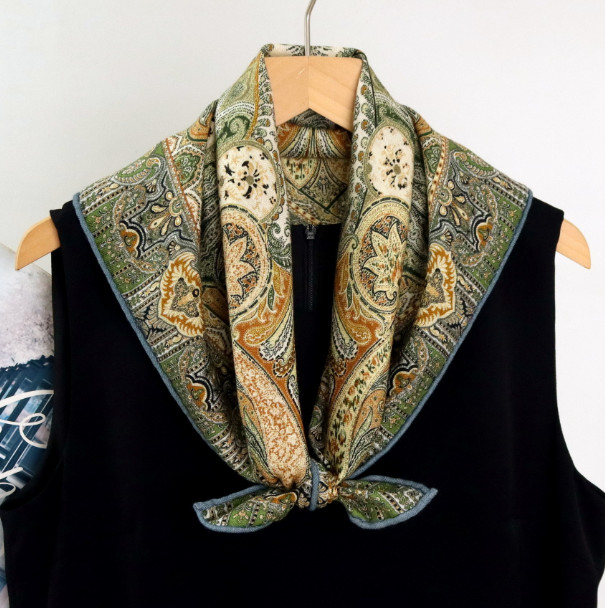 70% Cashmere 30% Silk Neckerchief Shawl Bandana Scarf 26” cashew Print Wrap new
