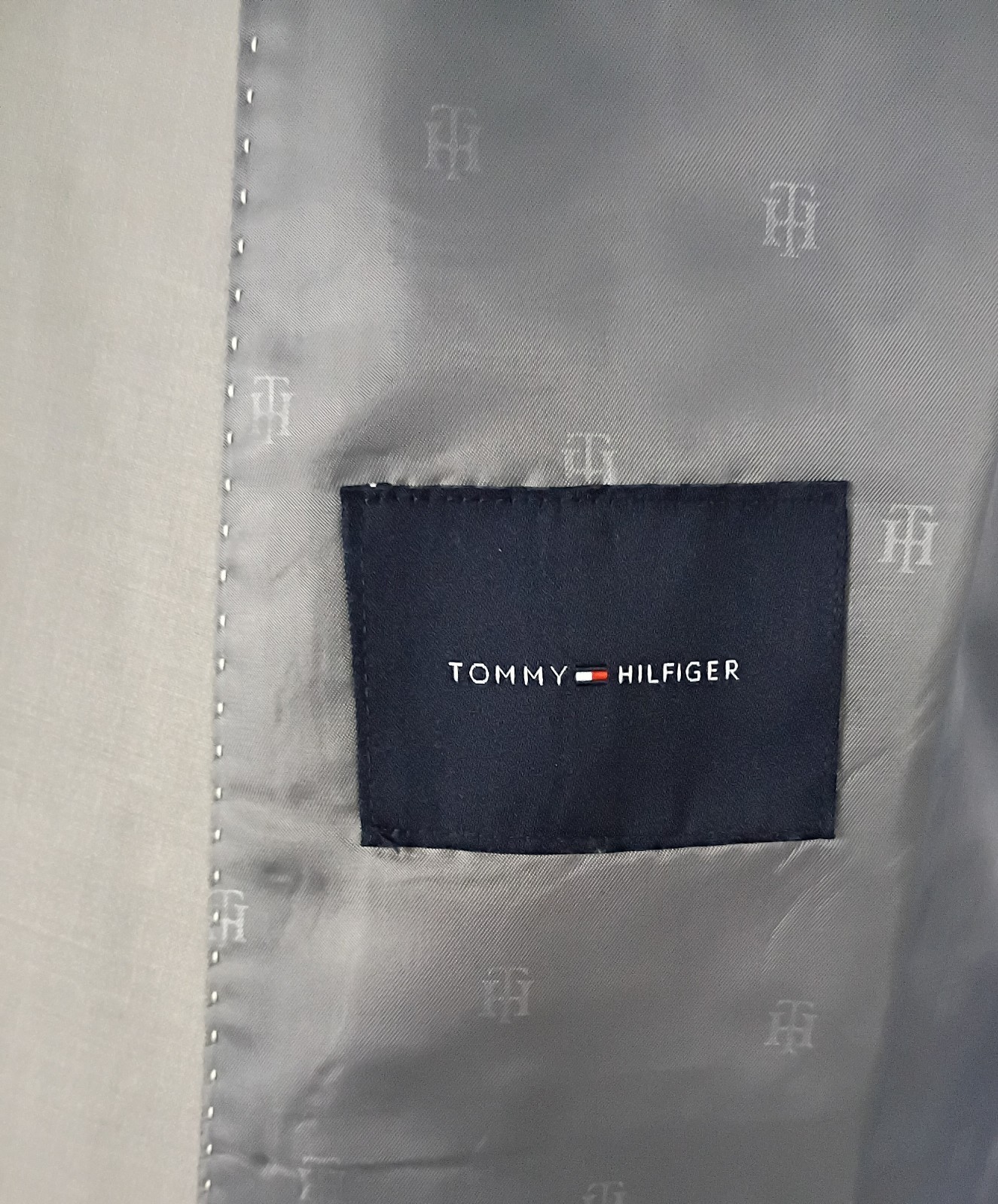 NEW Tommy Hilfiger Two Piece Light Gray Worsted Wool Suit 46XS Short Unhemmed