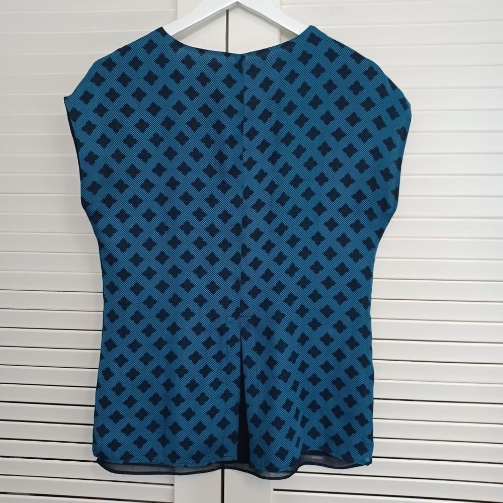Cabi Teal Black Geometric Split Back Layered Blouse XS Short Sleeve Round Neck