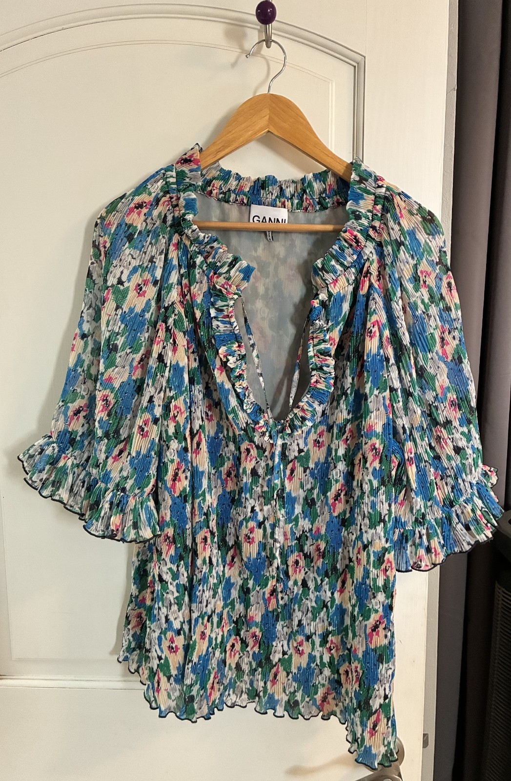 NWT Ganni Women’s Blue Green Multi Floral Pleated Georgette Top Blouse 40 US 8