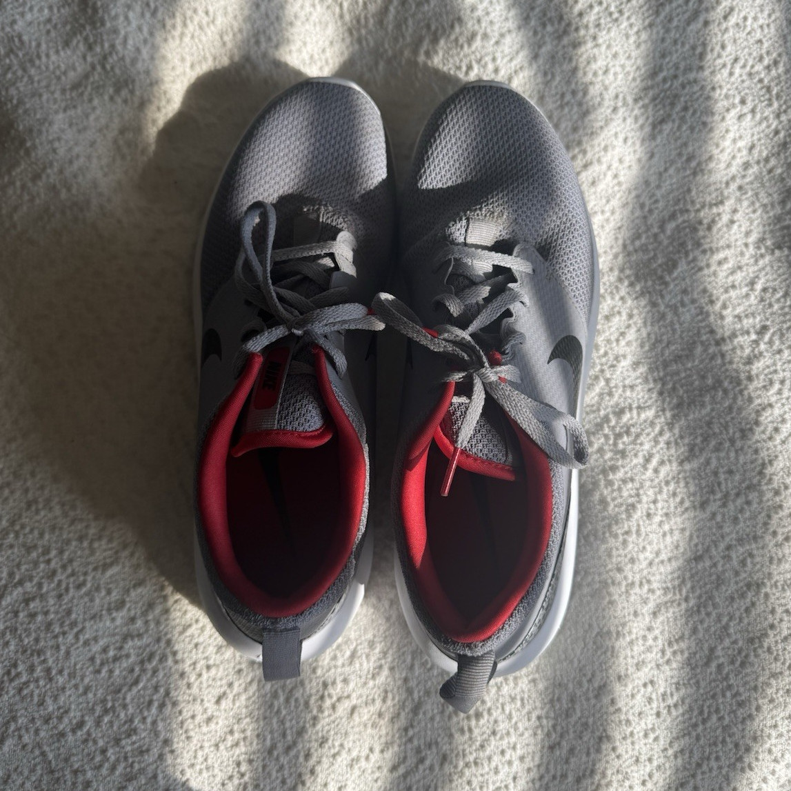 Nike Mens Roshe Golf shoes in Cement Grey, size 9.