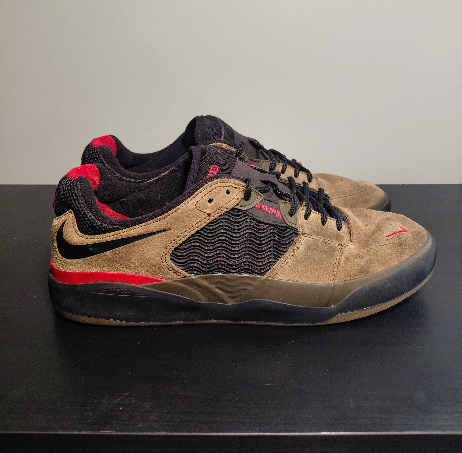 Nike Ishod Wair SB Light Olive – SIZE 10