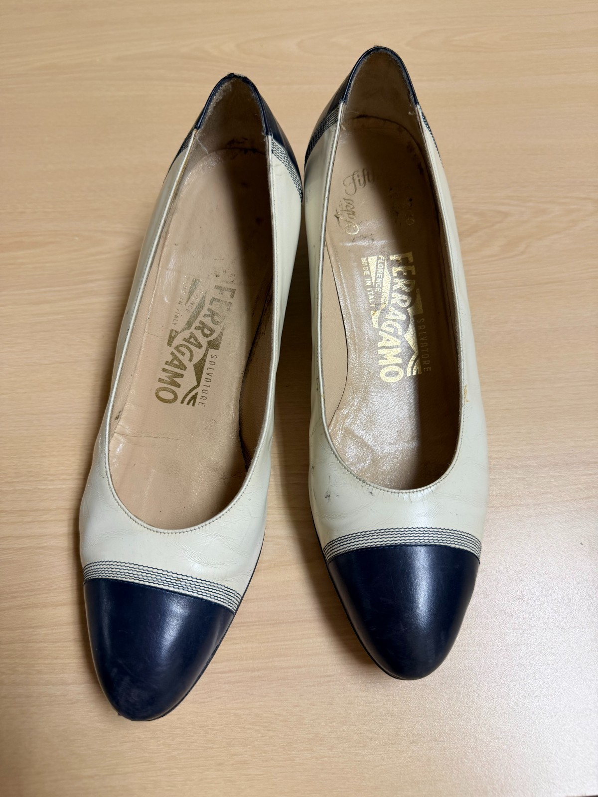 Salvatore Ferragamo White and Navy blue leather shoes size 7.5 B