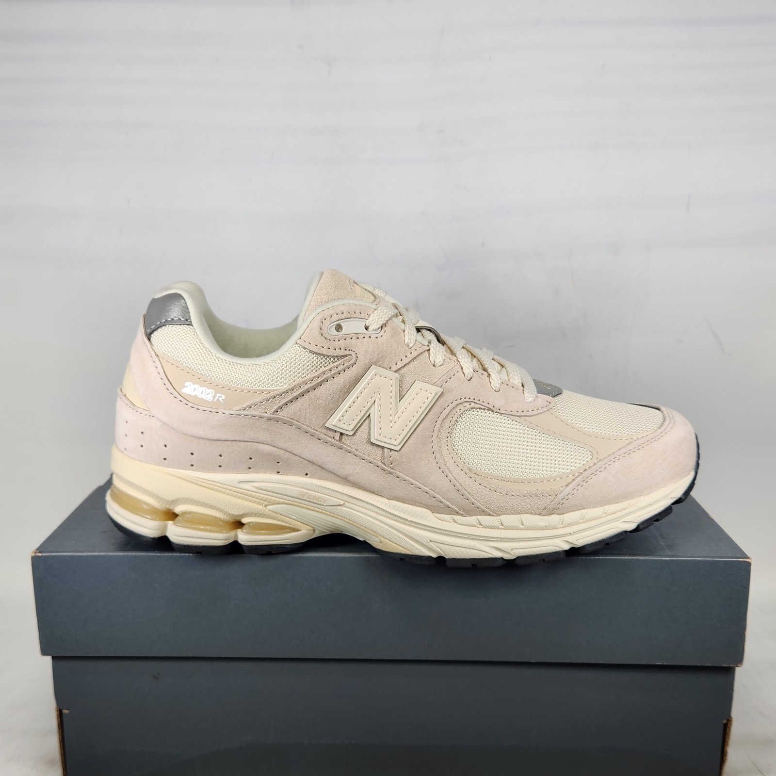 Size 10 – New Balance 2002R – Calm Taupe / Angorra – Mens – M2002RCC