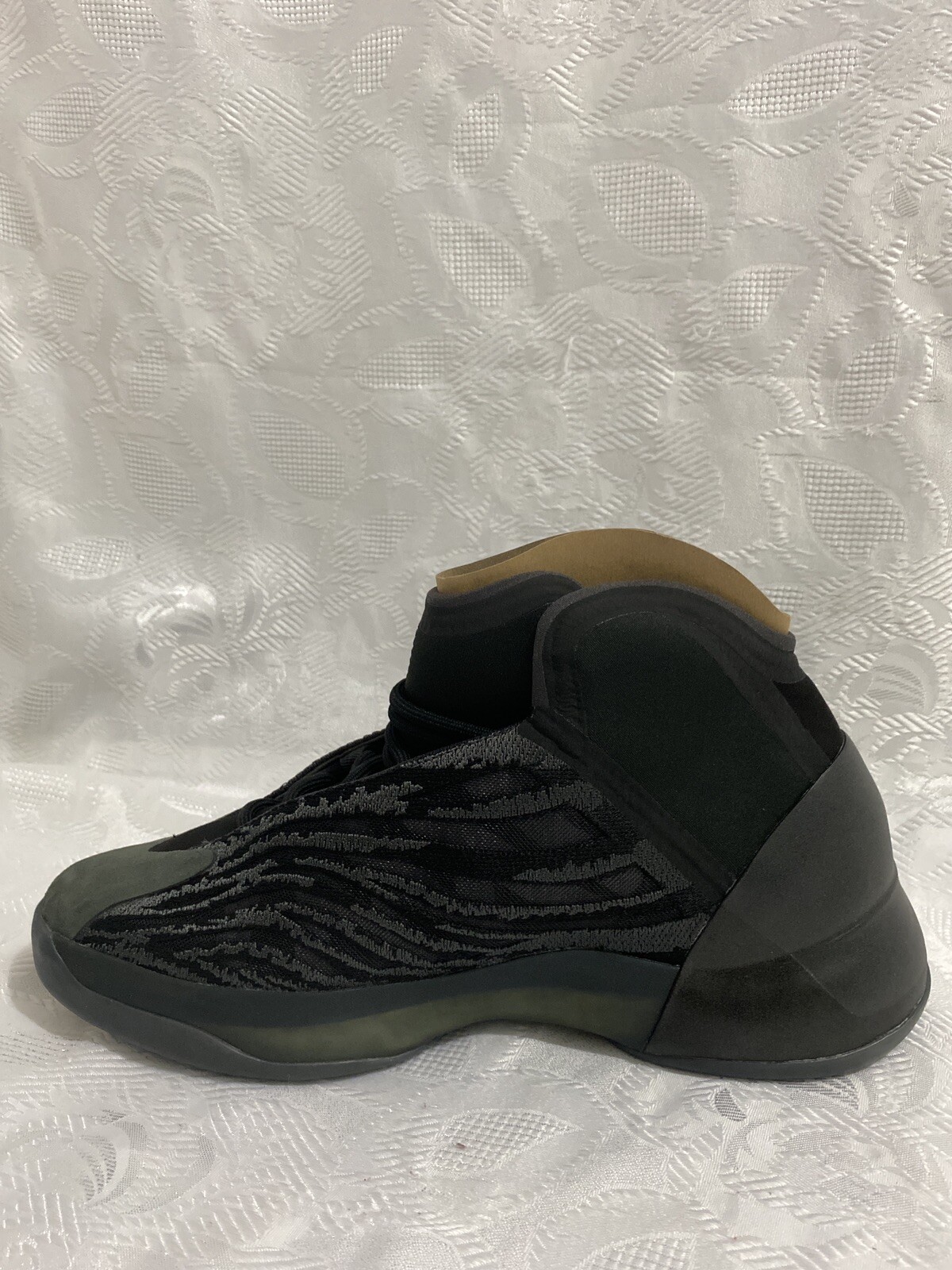 ADIDAS YZY QNTM ONYX 10.5 QUANTUM BLACK YEEZY GX1317 BASKETBALL
